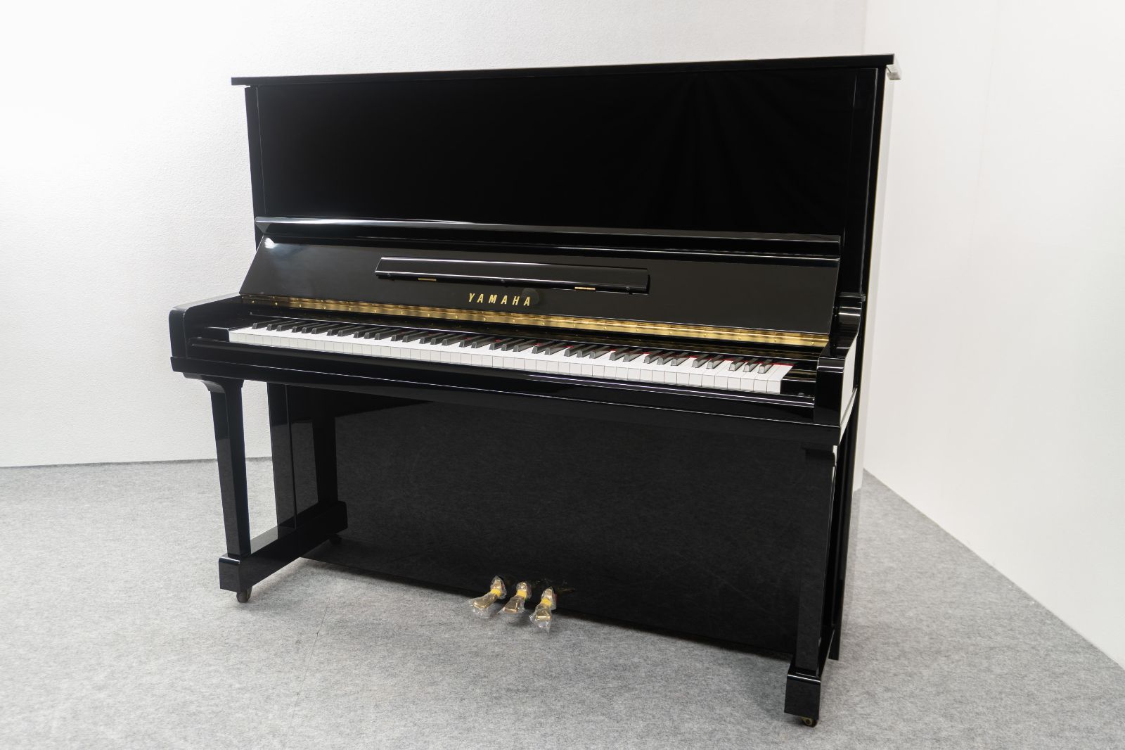 リニューアル済 YAMAHA U30Bl｜日本製｜高さ131cm｜黒艶出し仕上げ｜高低椅子付き アップライトピアノ