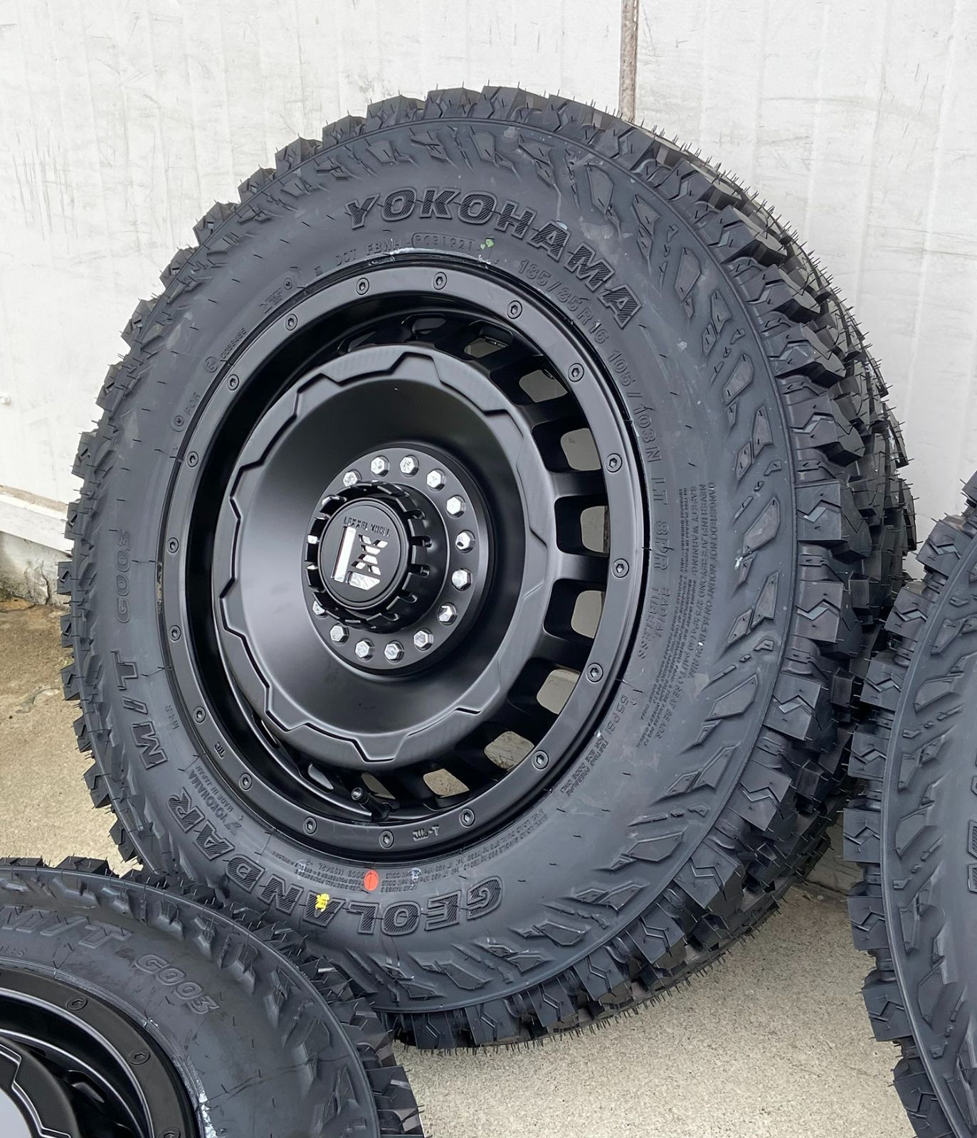 タイヤホイールセット 16インチ シエラ JB74 YOKOHAMA GEOLANDAR MT ヨコハマ ジオランダー G003 215/70R16  or 225/75R16 マッドタイヤ オフロードカスタム LEXXEL SwaGGer マッドブラック - メルカリ