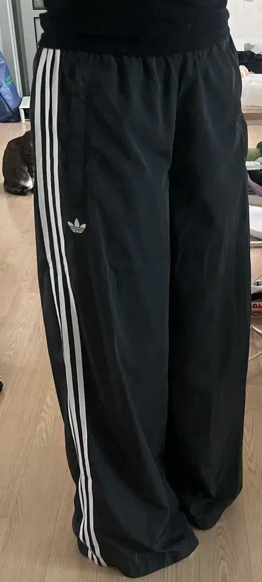 adidas アディダス オーバーサイズ ルーズフィット ワイドパンツ トラックパンツ xs