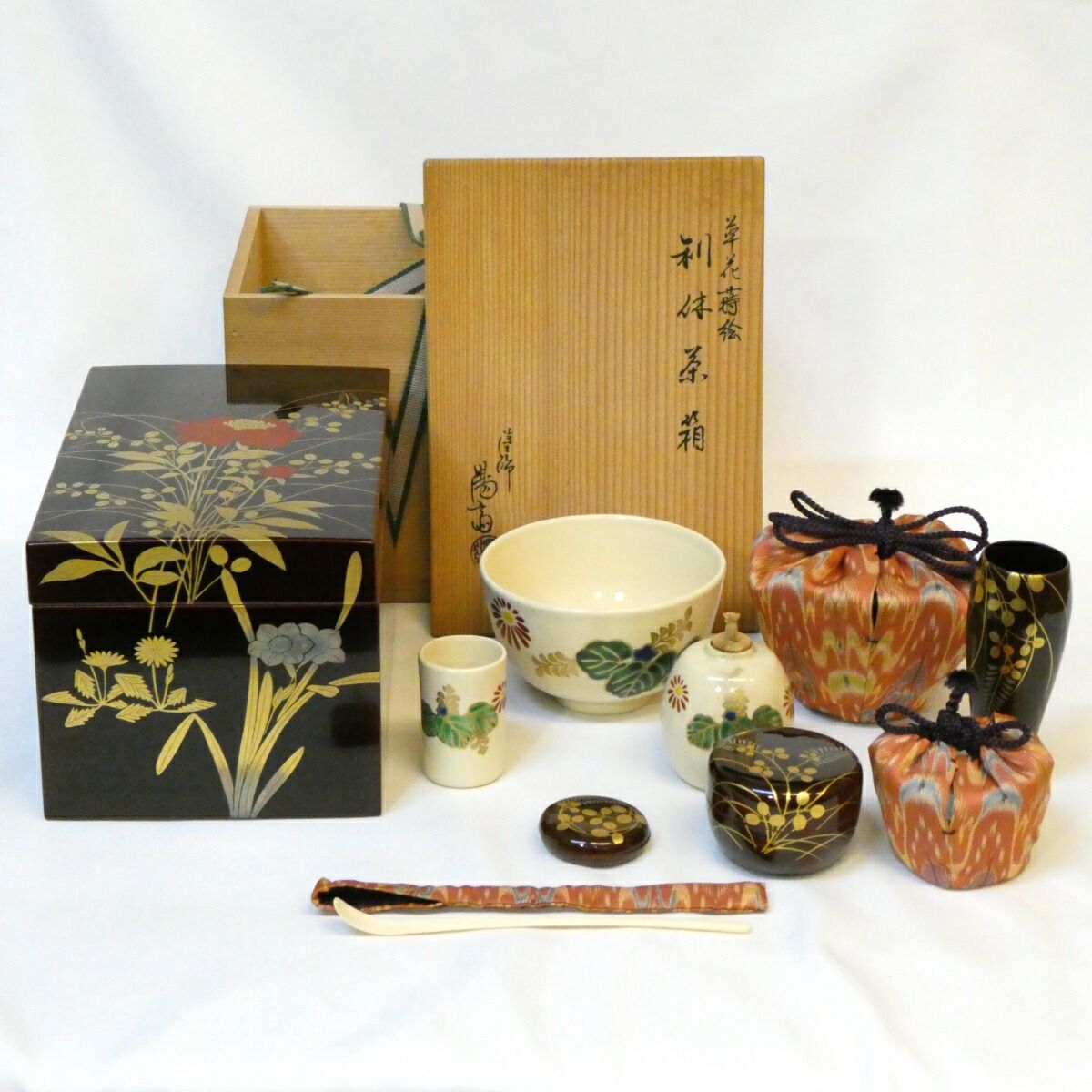 茶道具　塗師　岡本陽斎作　金網目蒔絵  香合 塗師 岡本陽斎作 草花蒔絵 【茶箱セット】【上茶杓】三点仕覆