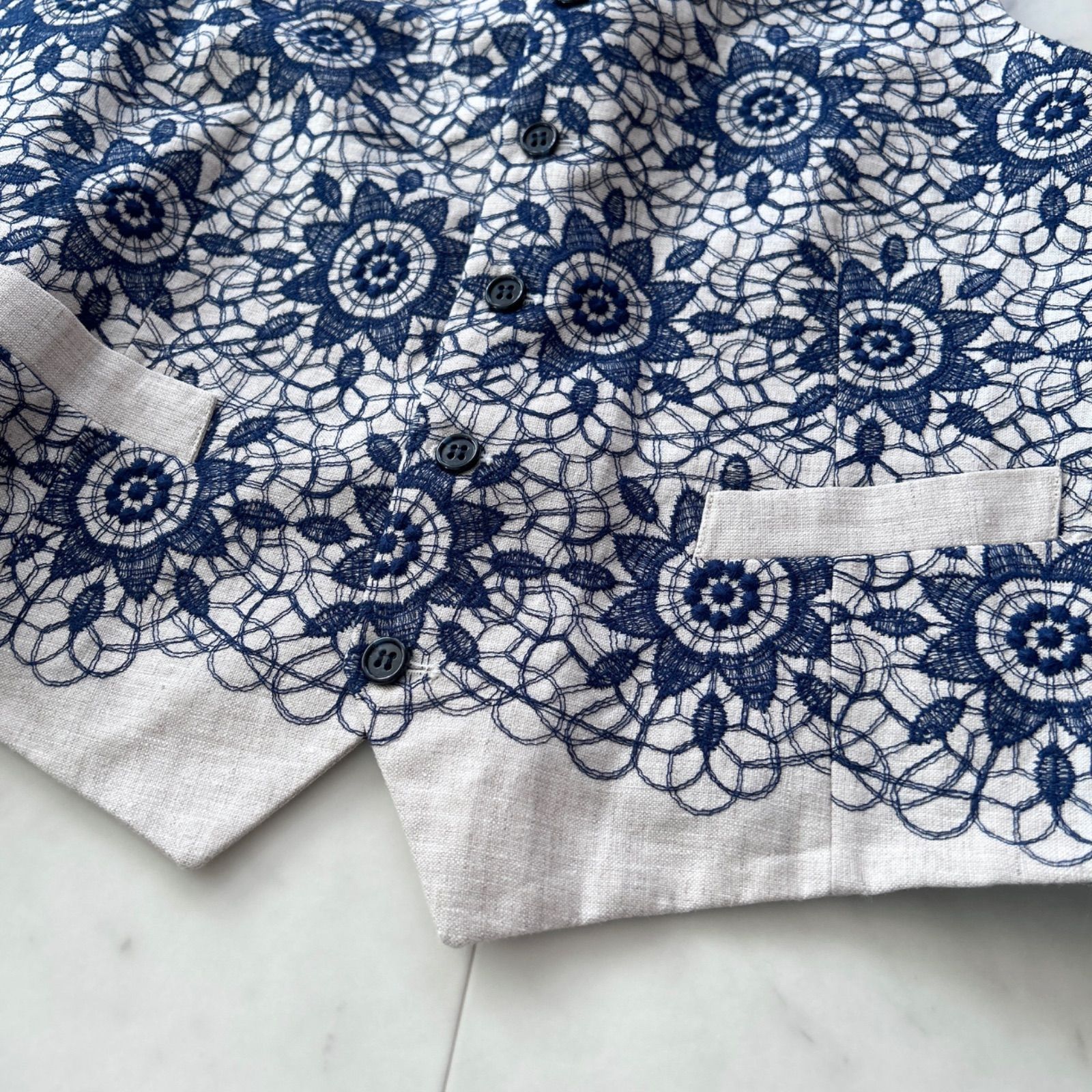 美品 Bevilacqua ベヴィラクア イタリア製 春夏 コットンリネン ベスト 美品！イタリア製 BEVILACQUA（ベヴィラクア） ボタンダウン仕様の長袖