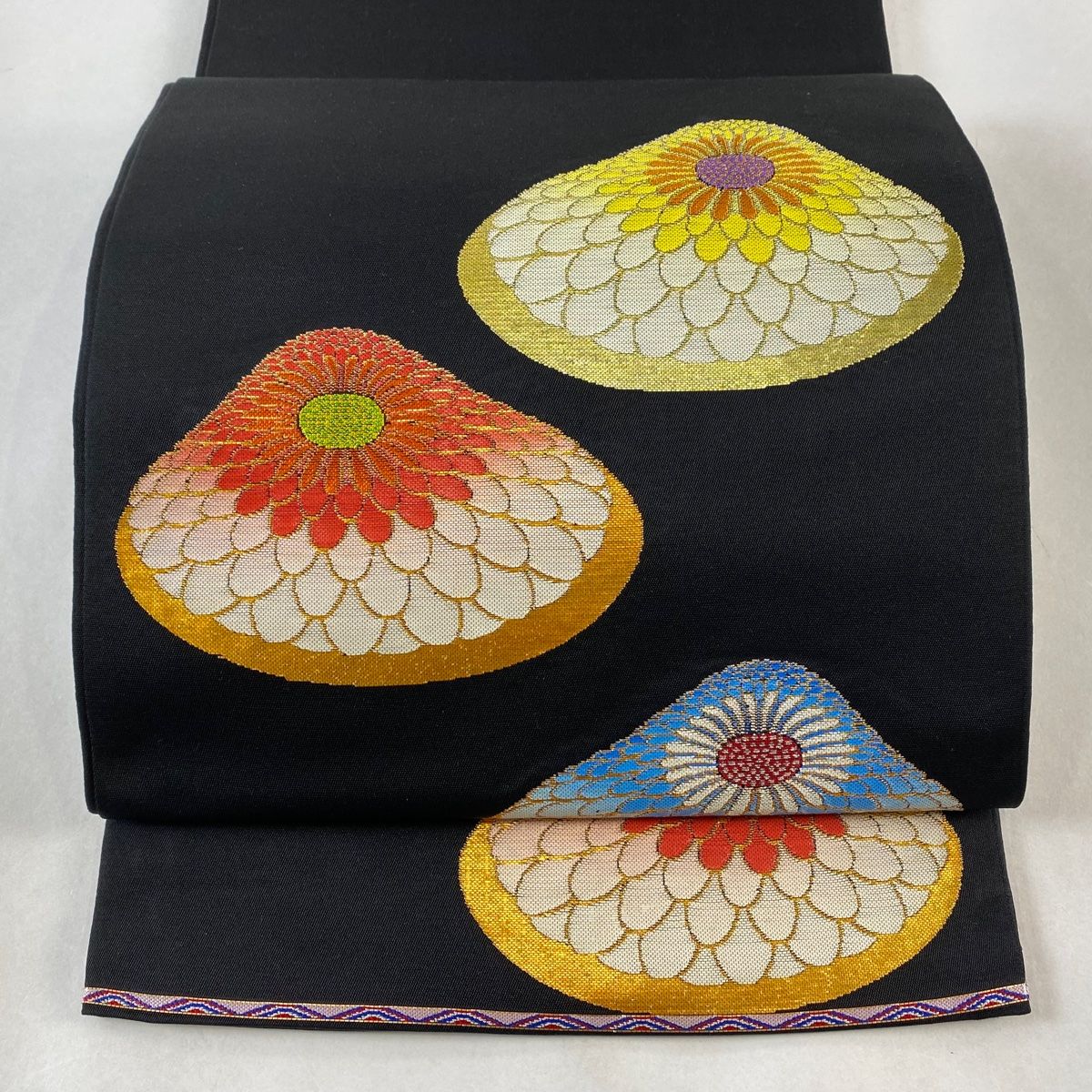 袋帯 逸品 龍村平蔵 落款 本袋帯 追粉菊錦 箔 黒 お太鼓柄 正絹 袋帯 逸品 龍村平蔵 落款 本袋帯 追粉菊錦 箔 黒 お太鼓柄 正絹