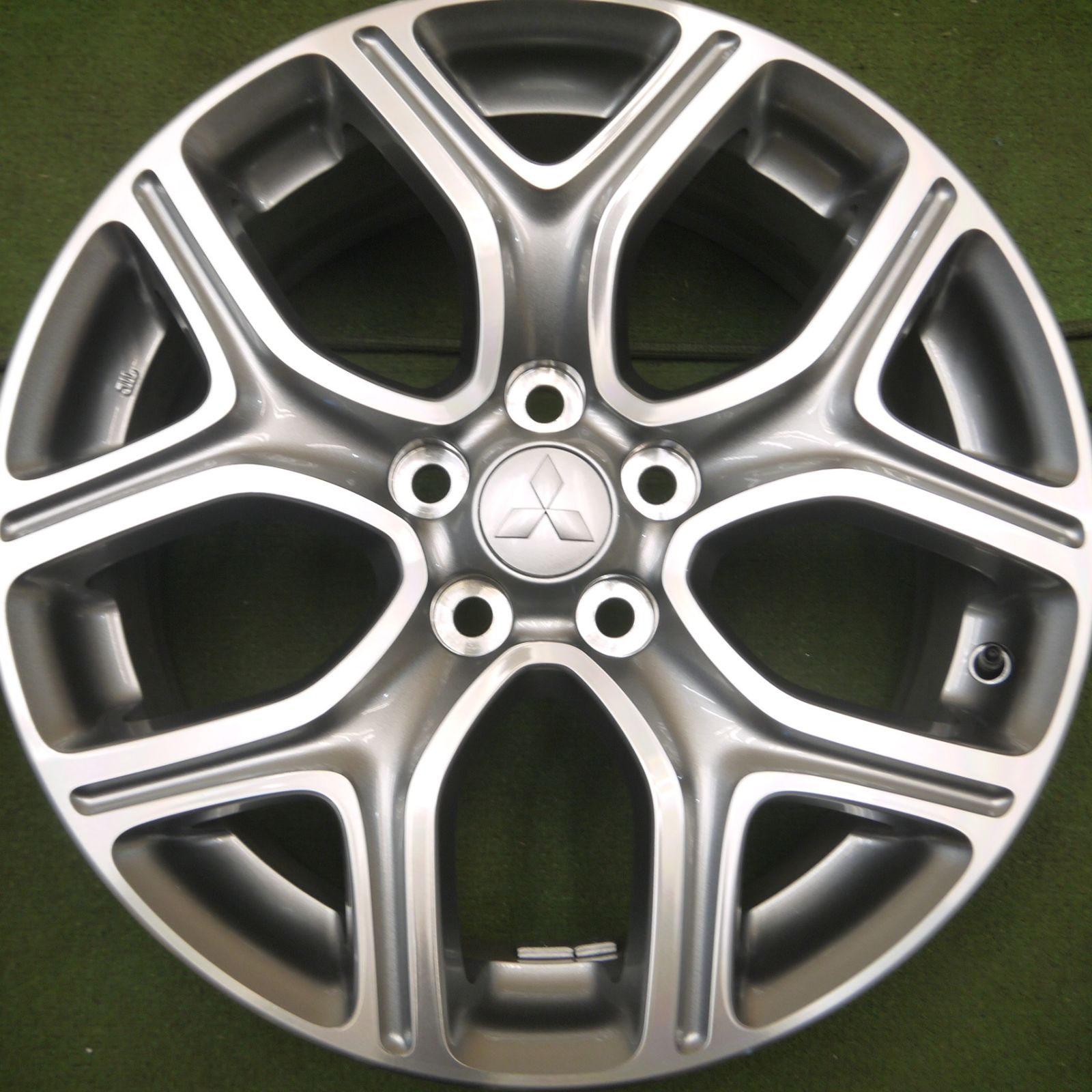 アウトランダー用18インチホイール新車外し未使用