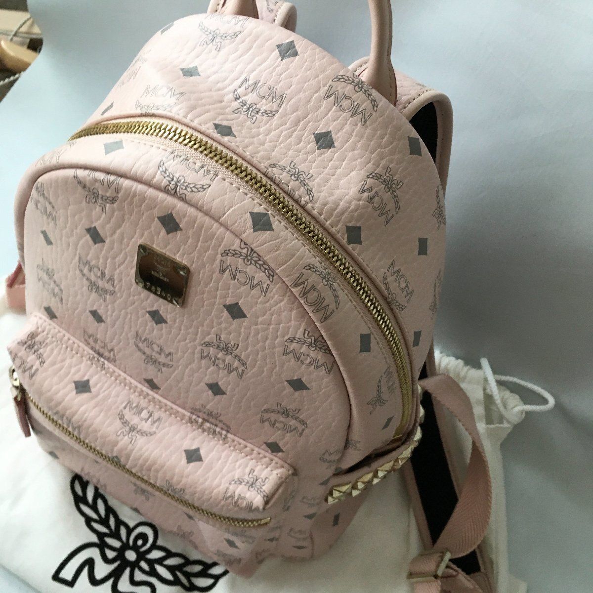 MCM エム シー エム レザー モノグラム スタッズ リュック バックパック