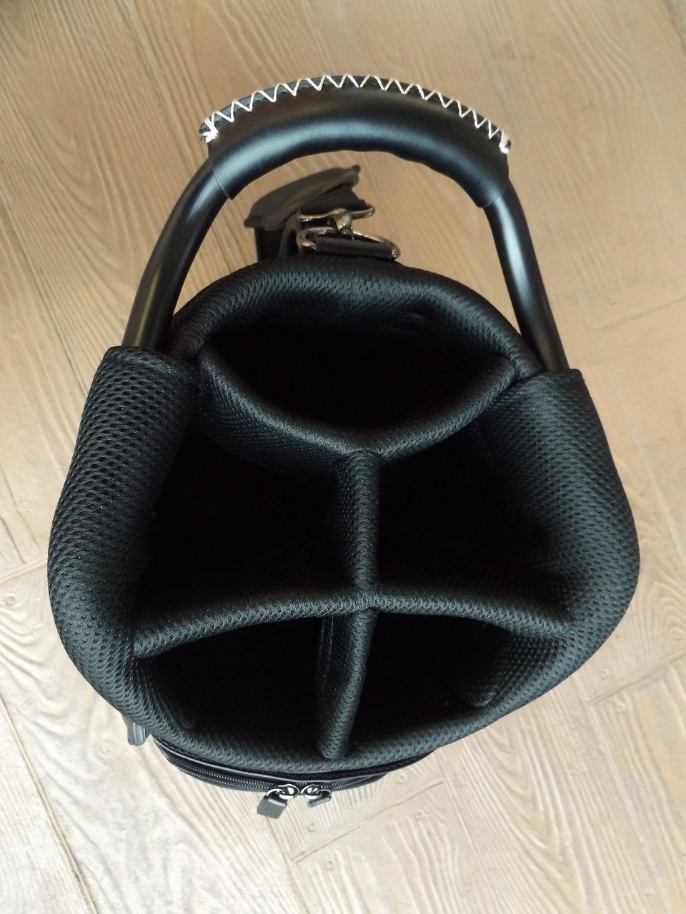 美品 AXEL キャディバッグ CB-1256 ブラック 高級感 ツルヤゴルフ