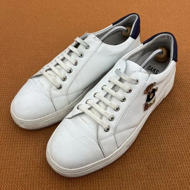 DAKS(ダックス) くまのプーさんパッチ スニーカーズ スニーカー