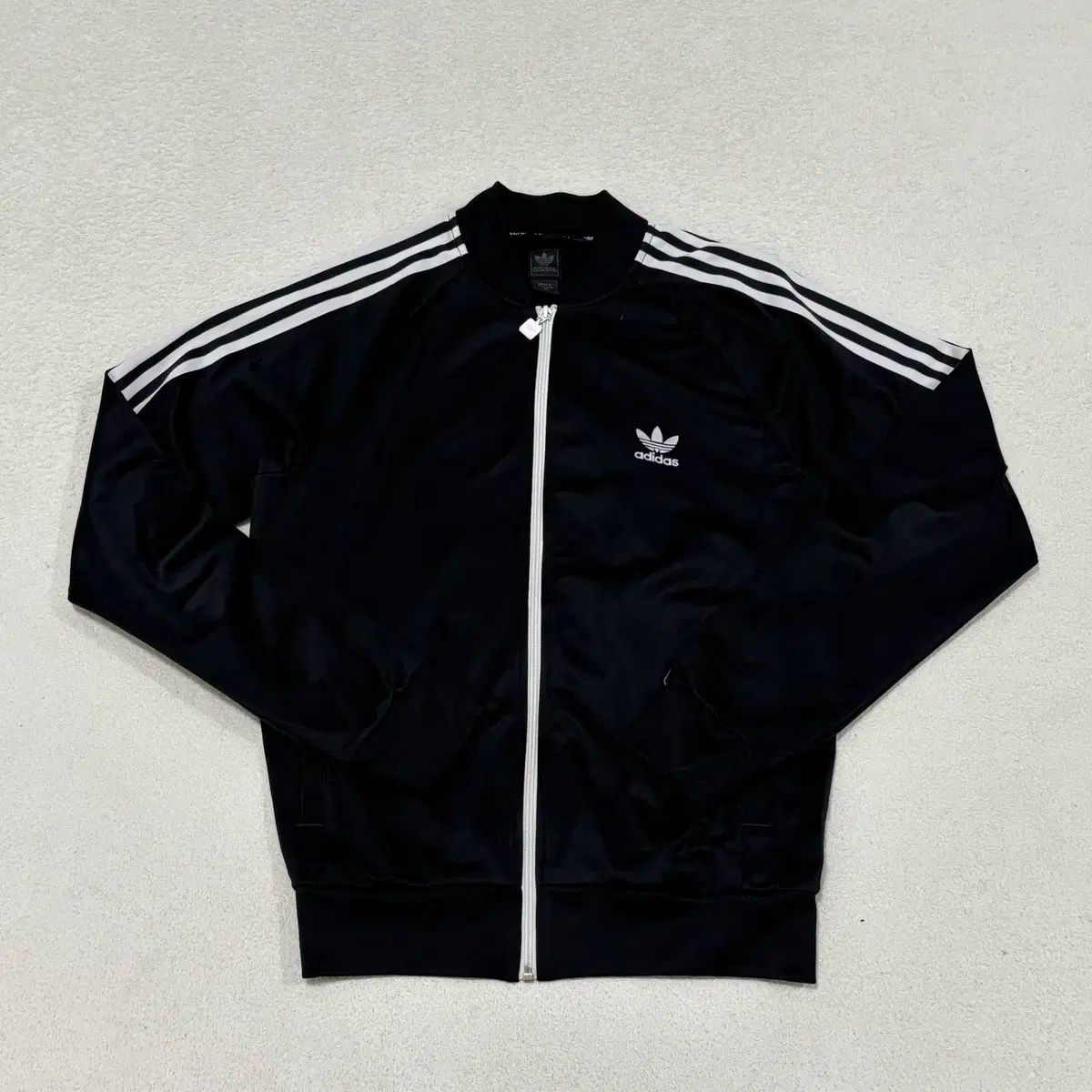 105 adidas(アディダス) スーパースター トラックトップス 黒白