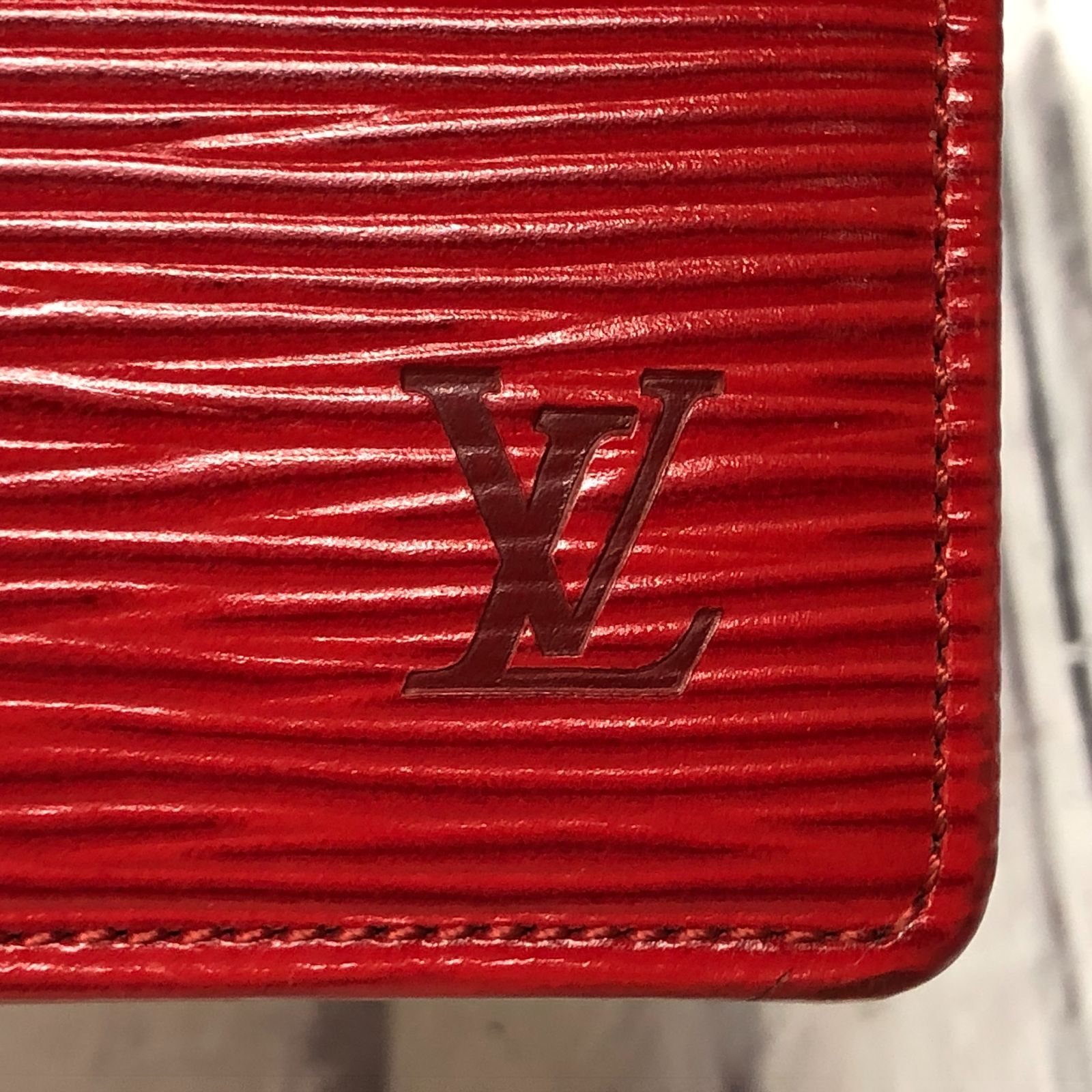 【美品】ルイヴィトン エピ ダブルホック 二つ折り 財布 レッド 赤 ルイヴィトン LOUIS VUITTON エピ 二つ折り財布 Wホック レッド