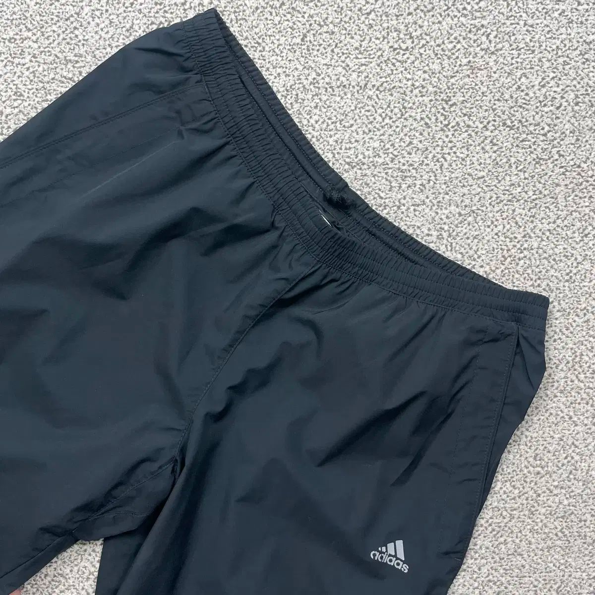 【雷市場（ポンジャン）商品韓国直送】 adidas(アディダス) ウィンドストッパー 超新星 黒 ウーブン トレーナー パンツ 95 241016