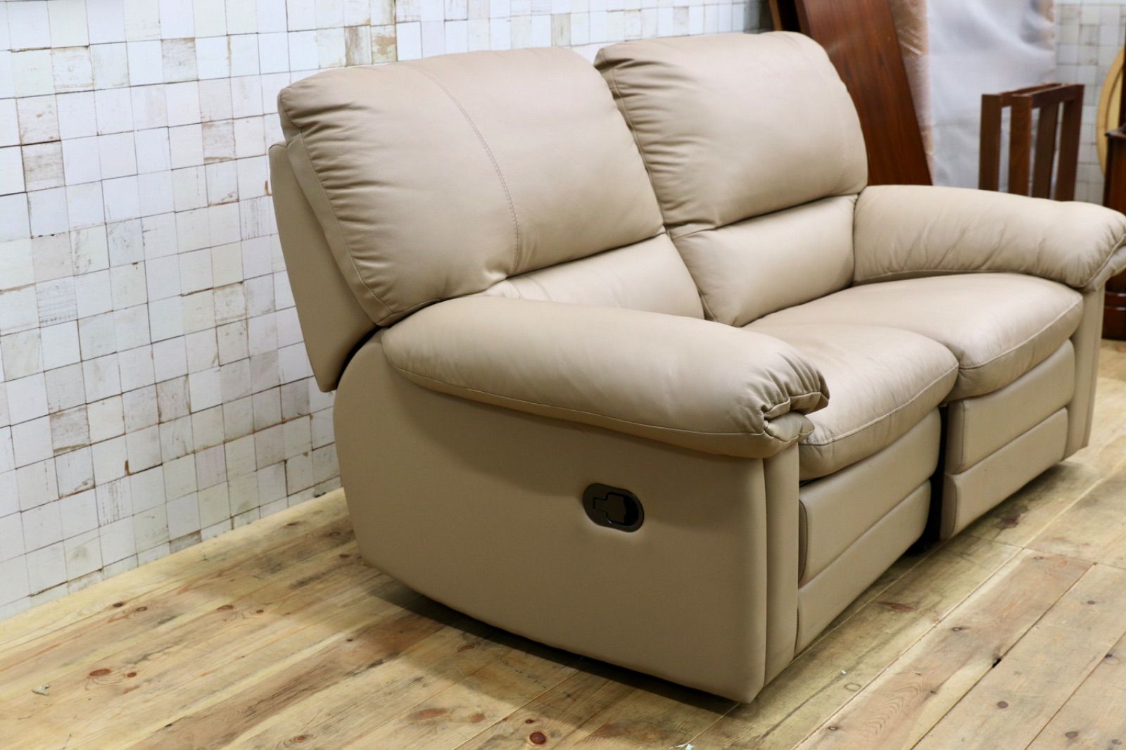 GMGK463 Leatherworld レザーワールド 2人掛けソファ ラブソファ 連結 本革 ベージュ IDC大塚家具 2シーター 手動リクライニング NEXPOTALLINN_EU