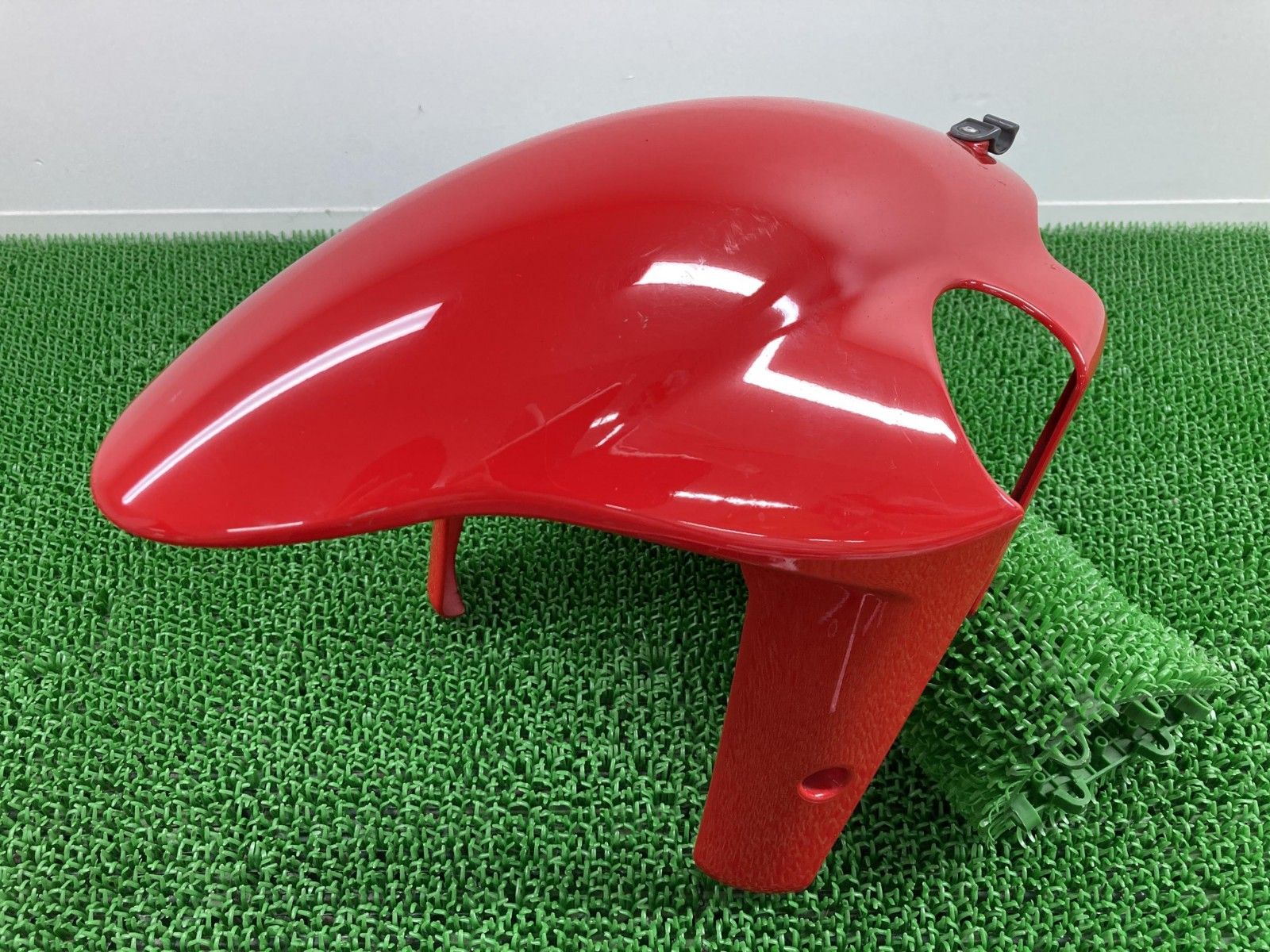 749R フロントフェンダー 赤 564.3.042.1C ドゥカティ 純正 中古 バイク 部品 999 割れ欠け無し 品薄 希少品 車検 Genuine Qw 749R フロントフェンダー 赤 564.3.042.1C ドゥカティ 純正 バイク