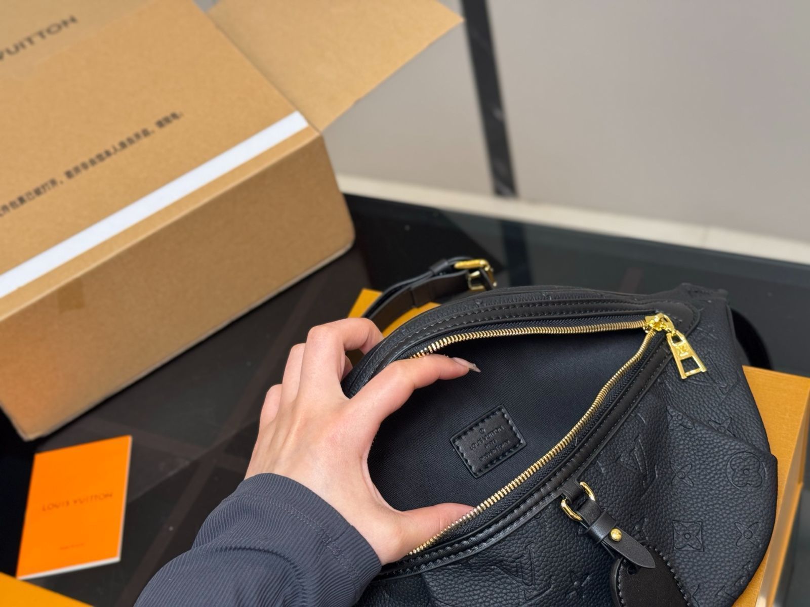 国内発送【LOUIS VITTON】バックパック・マルチポケット 今日特価】Louis Vuitton ポケットバッグ！国内送料無料！限定