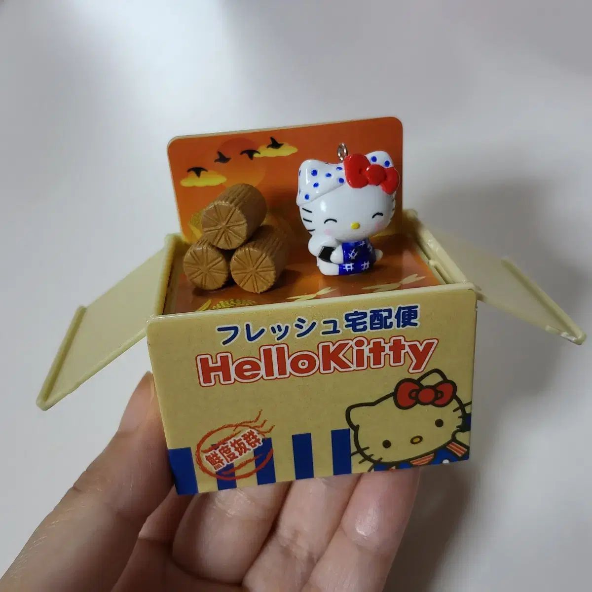 レア◆ハローキティ ご当地キティ　キーホルダー　レトロ　新潟限定　おにぎり 美品 2003年当時物 新潟限定 おけさ柿 ハローキティ ご当地