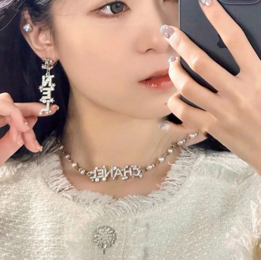 アルファベットネックレス