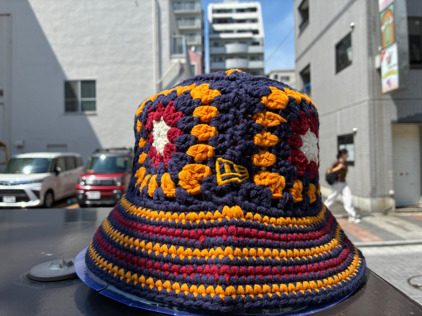 NEW ERA クロシェ ニットバケット ネイビー/イエロー/クローム