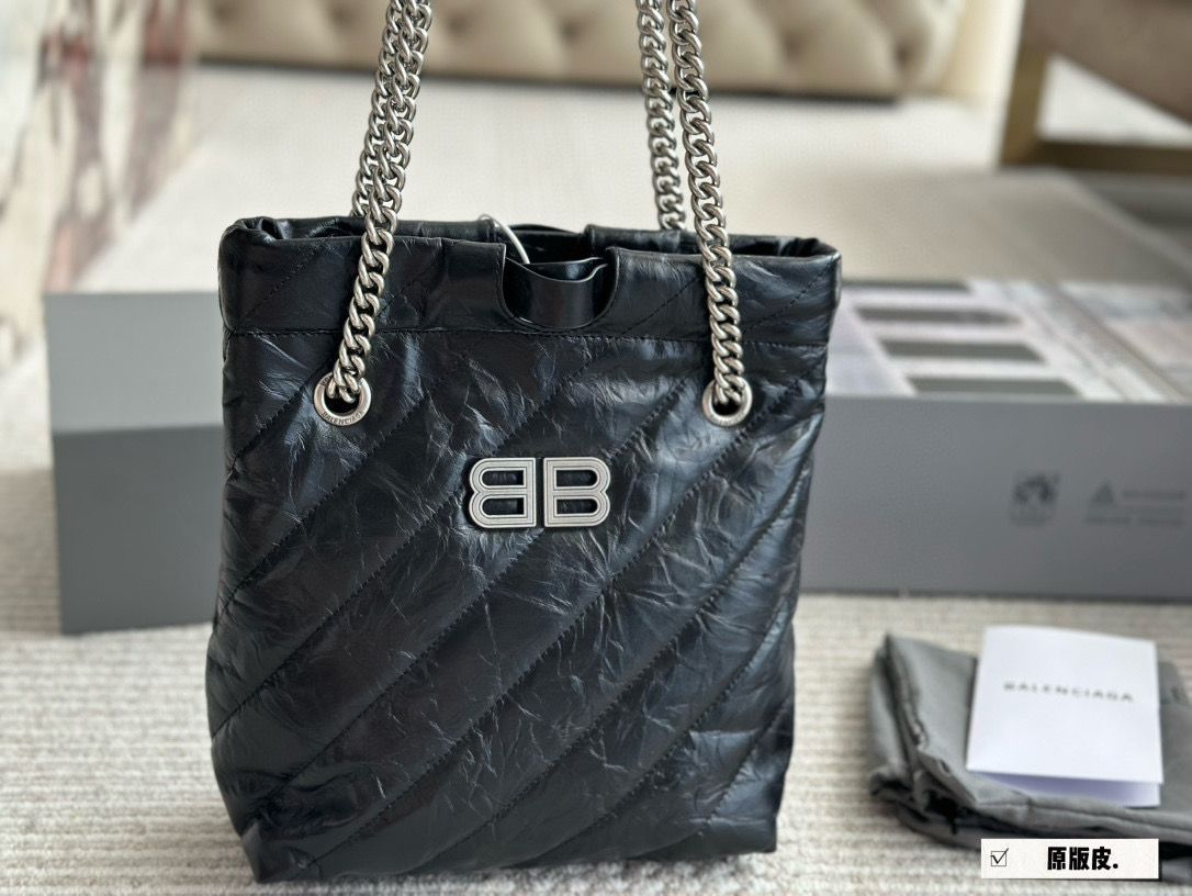 ＊BALENCIAGA＊ Crush ラージ キルティング トートバッグ ブラック（黒）系 BALENCIAGA CRUSH(バレンシアガ クラッシュ