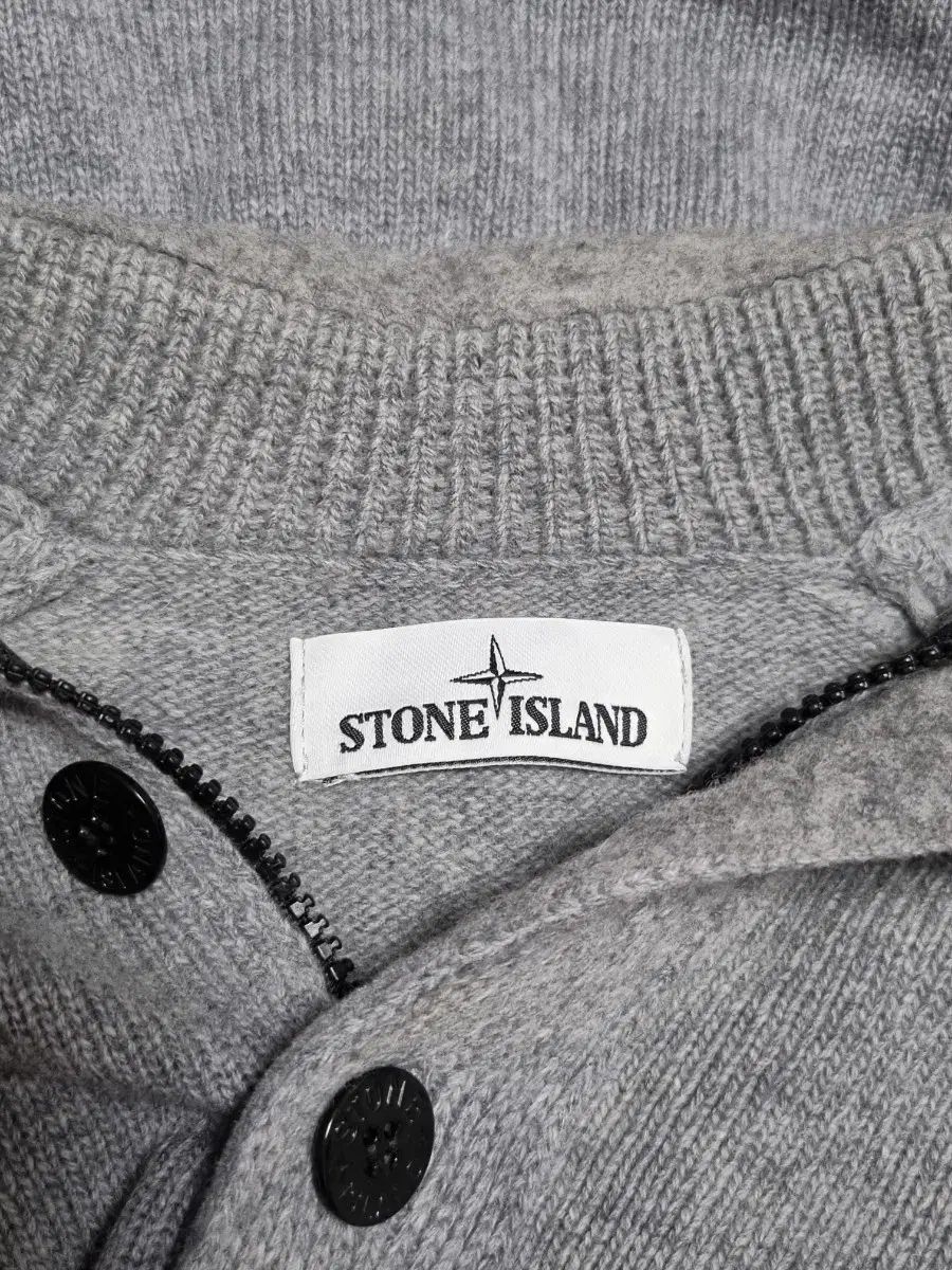 STONE ISLAND 05ss ハーフジップニット ロゴ 【公式通販】