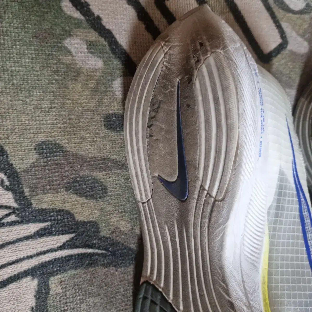 ランニングシューズ