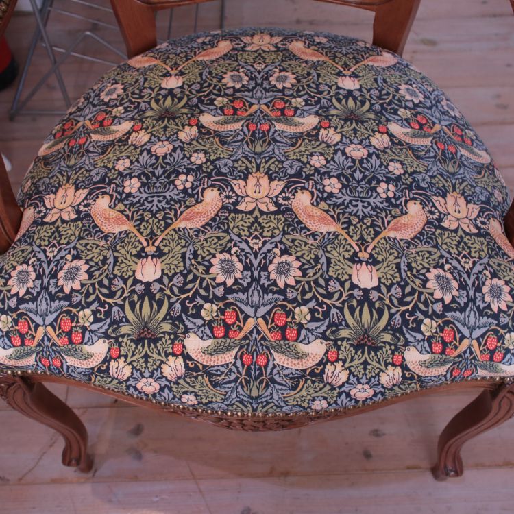イタリア製アームチェア arm chair いちご泥棒 肘掛椅子 猫脚 イタリア製アームチェア arm chair いちご泥棒 肘掛椅子 猫脚