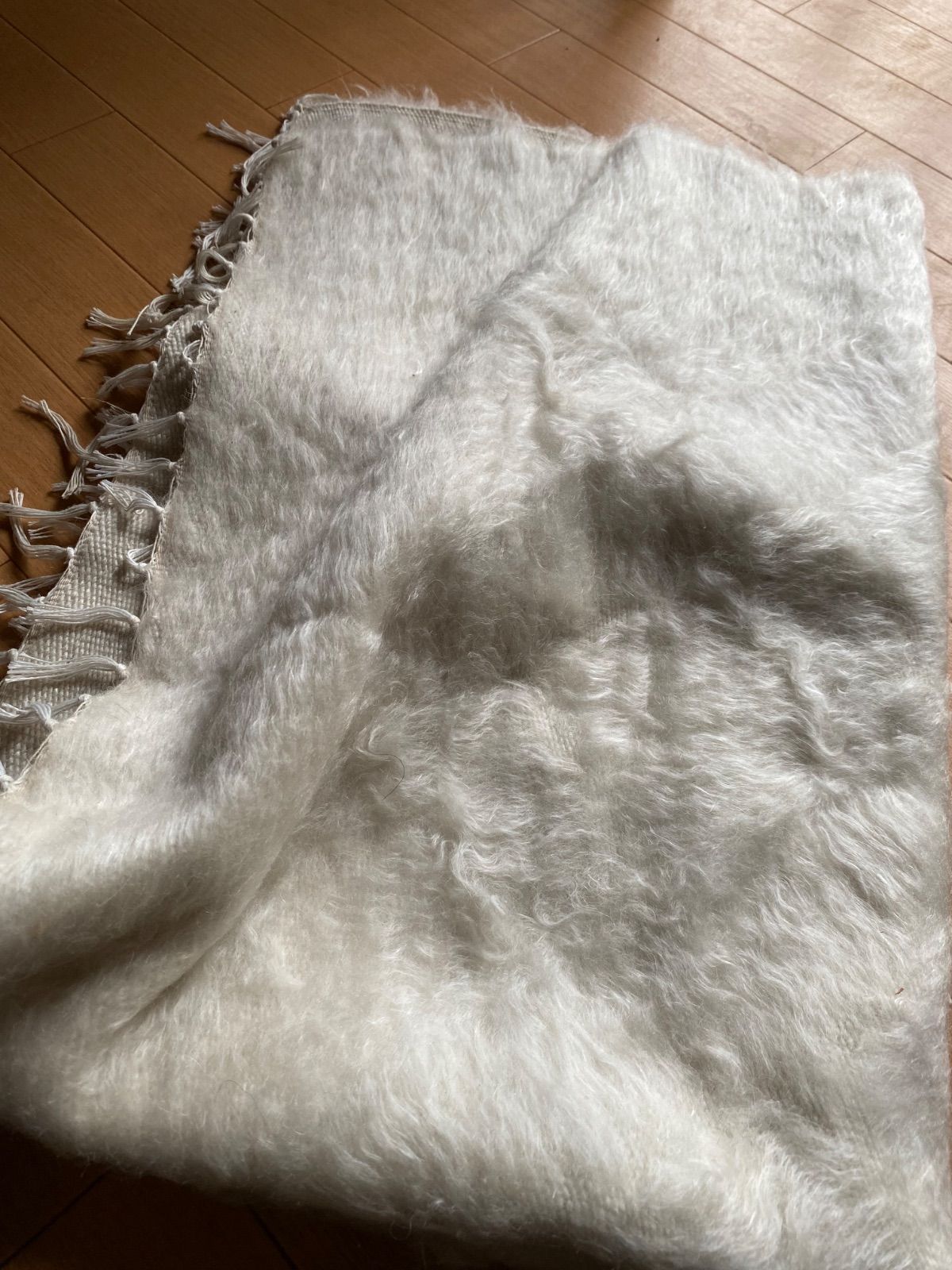 の新しい白ねシイルトバッタニイェ最後の一枚 サイズにもなる大きめの膝掛けサイズ最後一枚につき割引価格お早めに