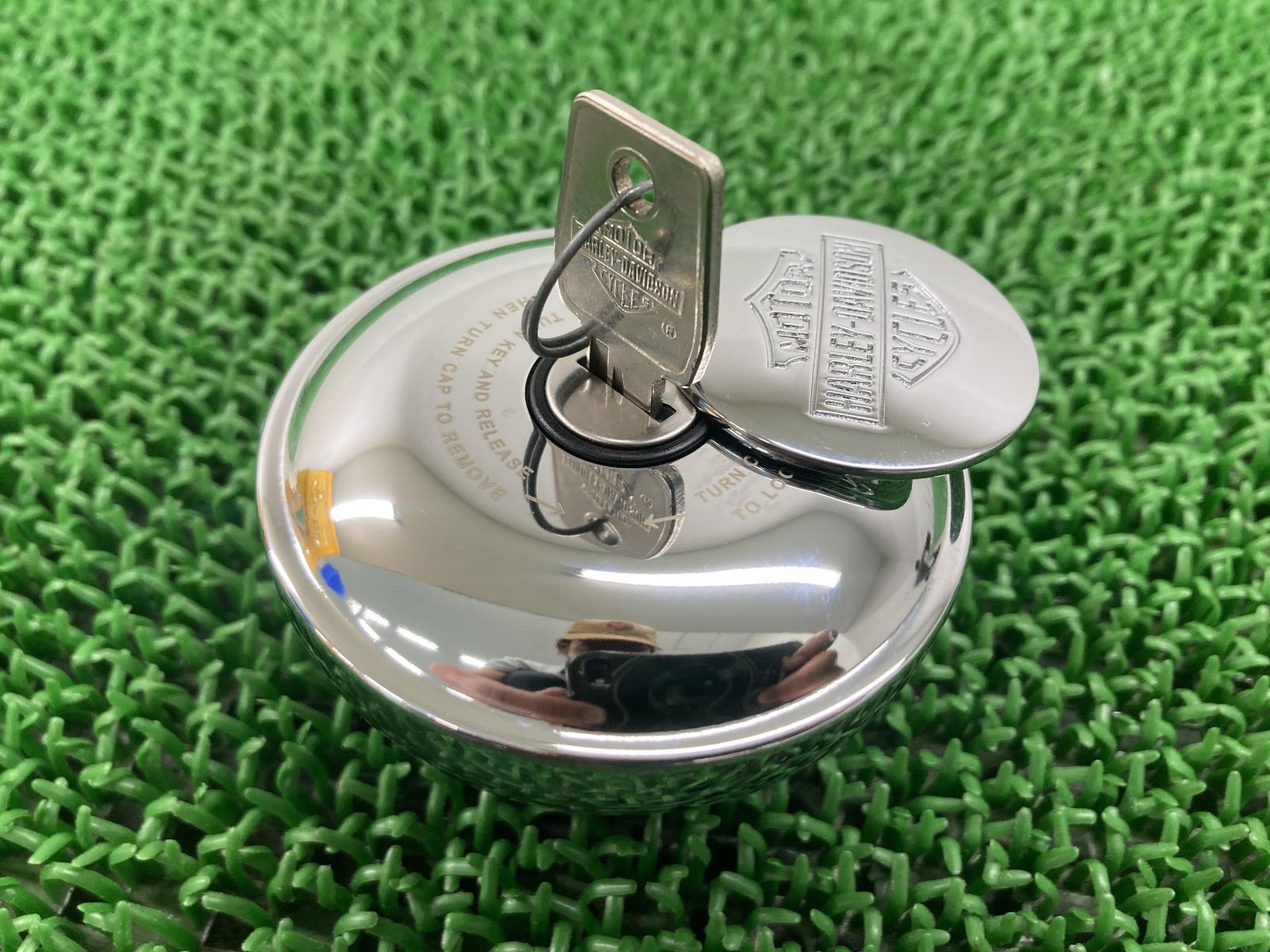 FXBRS1870 タンクキャップ 61100119A ハーレー 純正  バイク 部品 ブレイクアウト ソフテイル 鍵付き コンディション良好