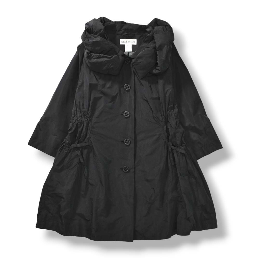 希少イッセイミヤケの黒のコート