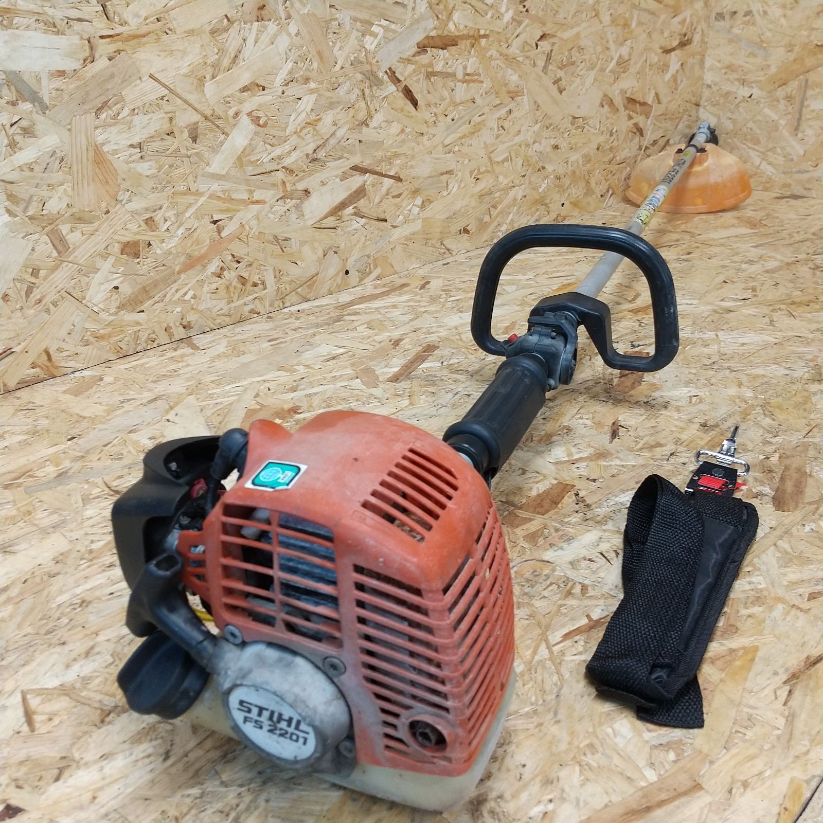 中古草刈機 刈払い機 stihl スチール FS2201 実働品 - メルカリ