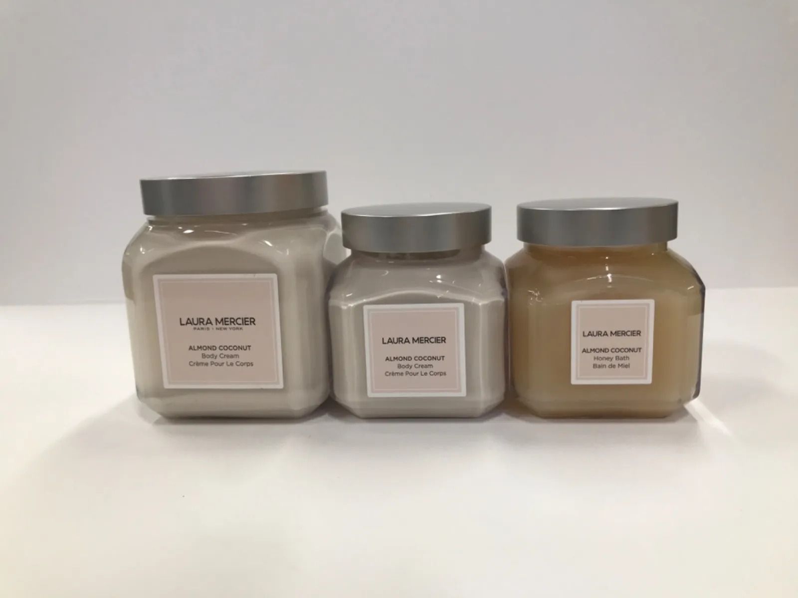 ローラメルシエ ホイップトボディクリーム アーモンドココナッツミルク 300g LAURA MERCIER ローラメルシエ ホイップトボディクリーム