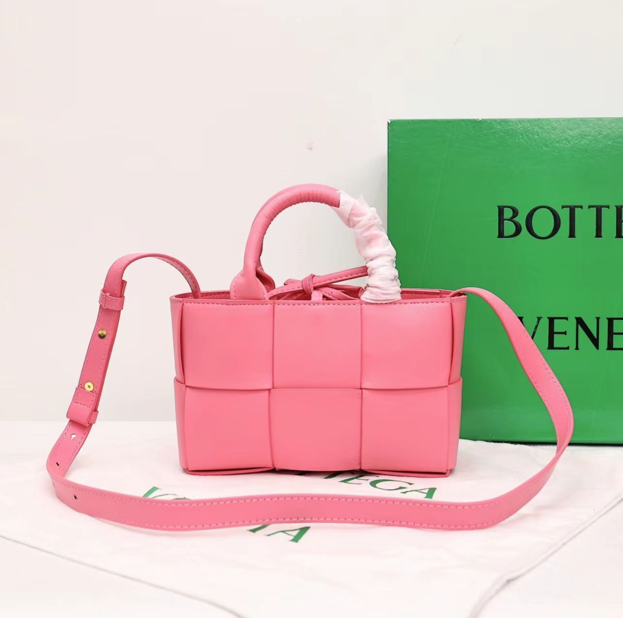 Bottega Veneta ボッテガ アルコ トートバッグ ピンク 大人気