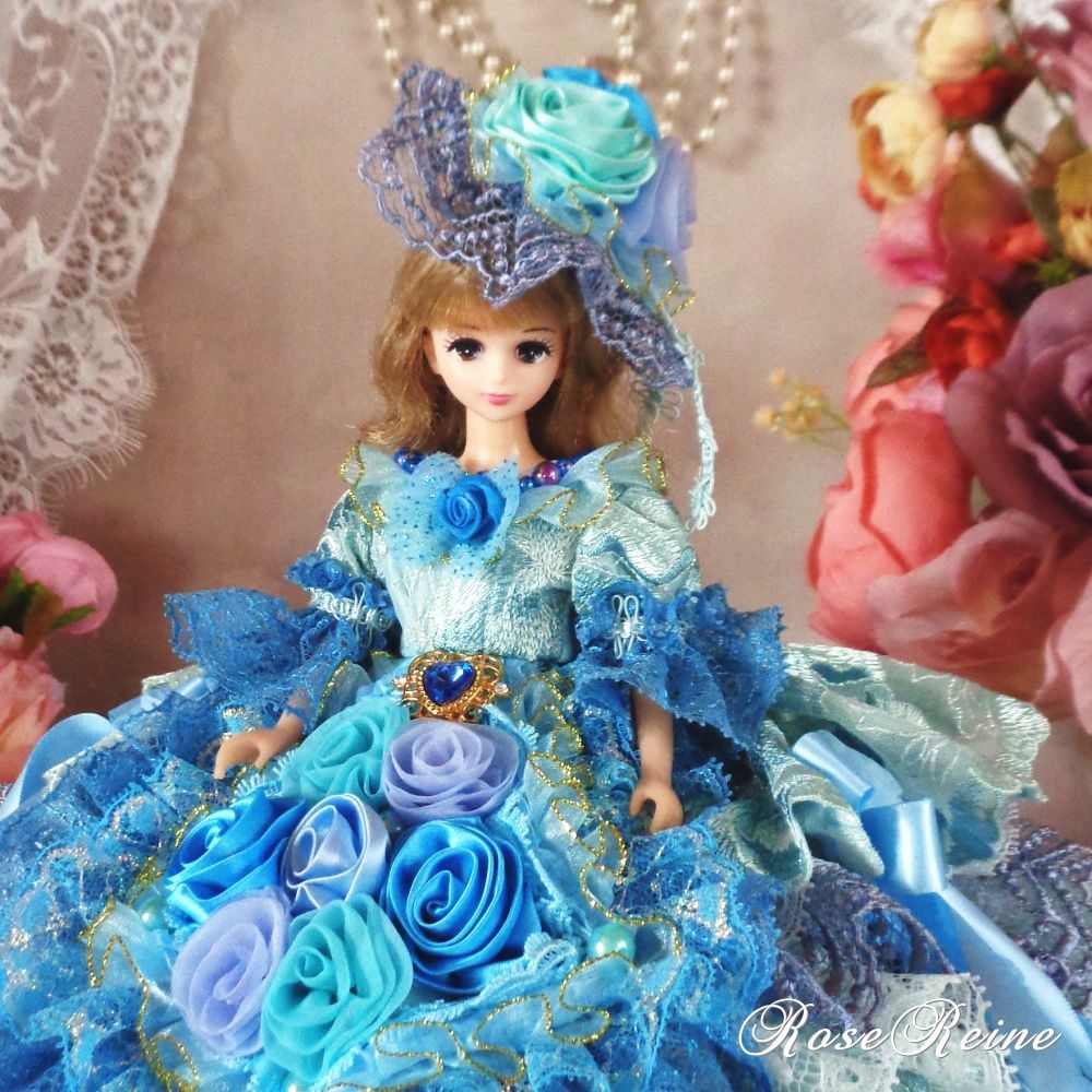 の美しさを見せるプリンセスドールドレス