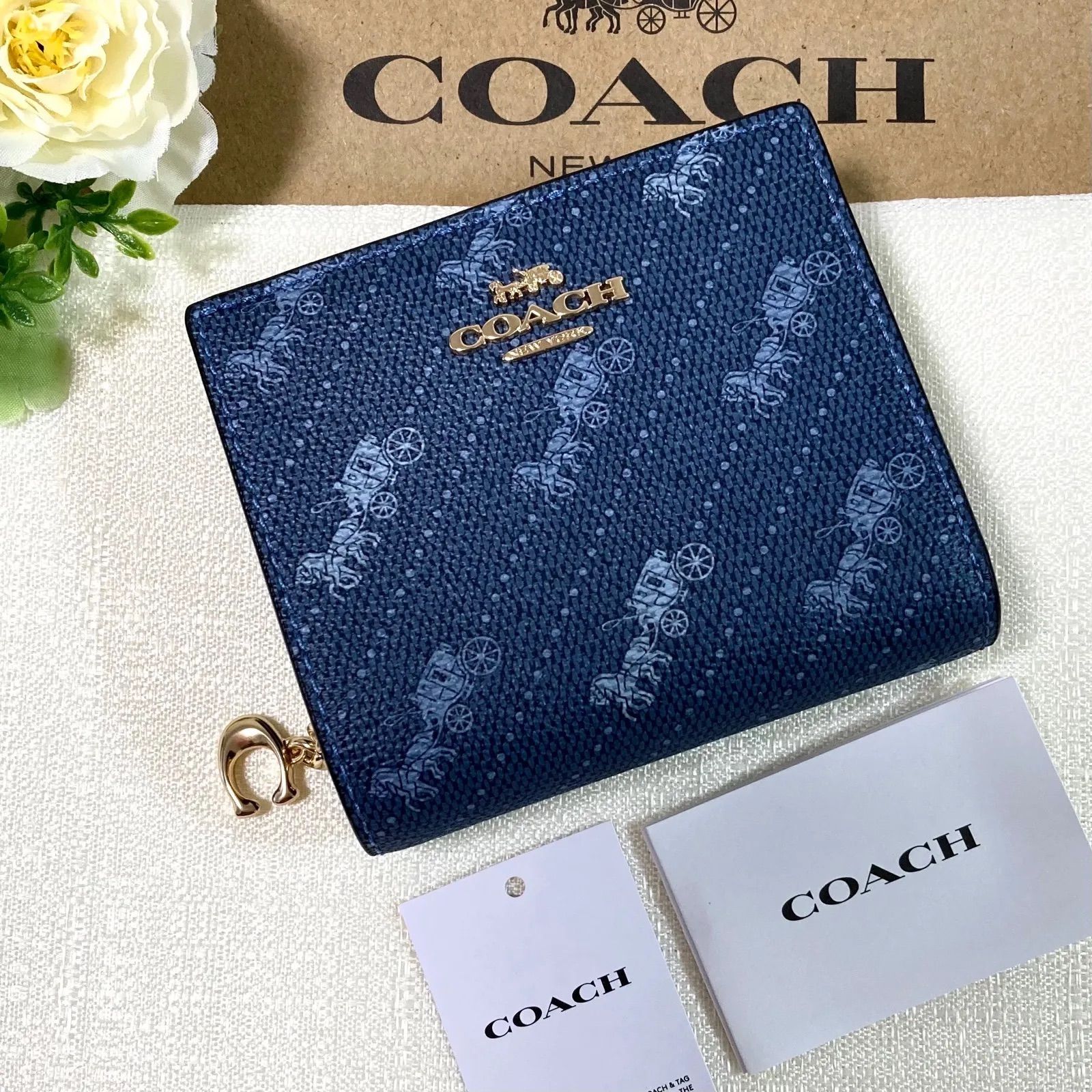 新品】COACH(コーチ) ライトブルー 花柄 レザー 折り財布 - ファッション