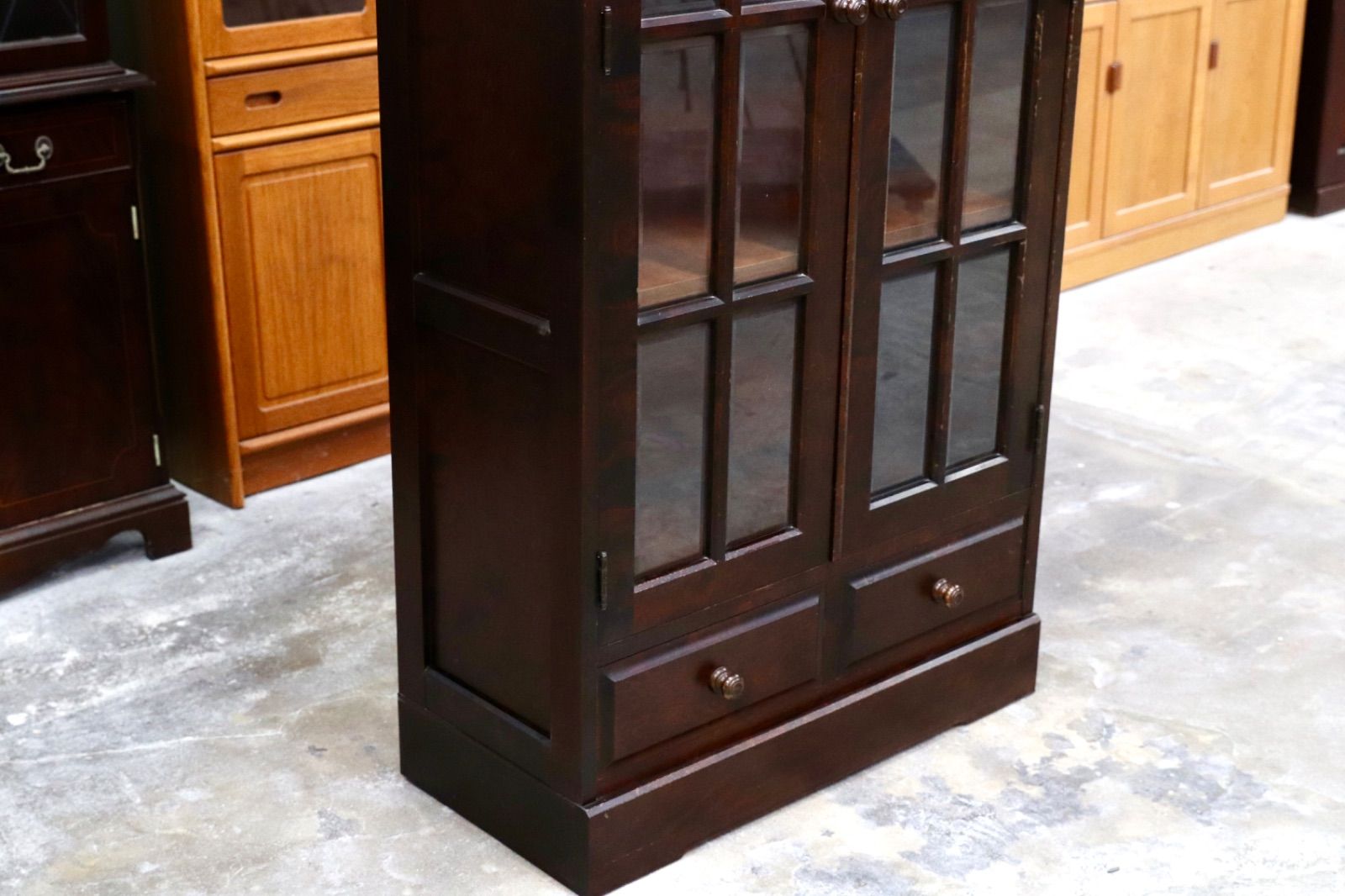 ブックキャビネット