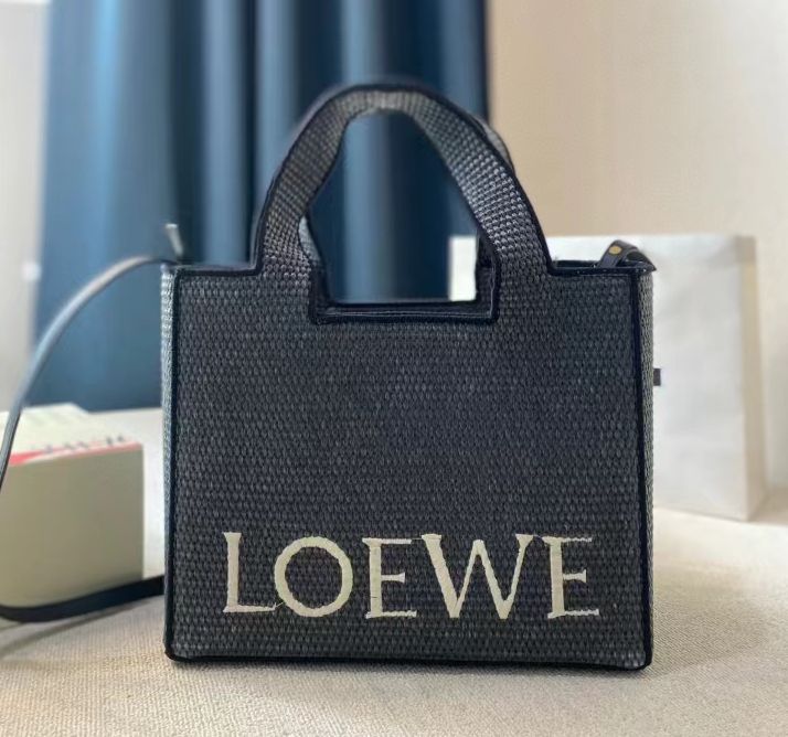 未使用 LOEWE スリットフォントスモールトート ブラック - メルカリ 