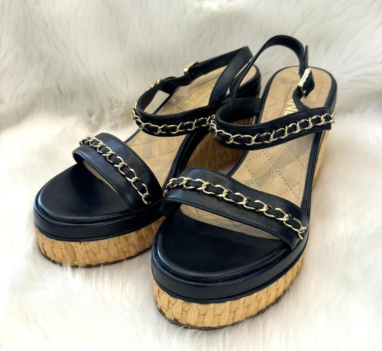 ［美品］シャネル　ストラップサンダル　ココマーク　チェーンロゴ　ウェッジヒール CHANEL （新品・未使用品）シャネル ココマーク サンダル
