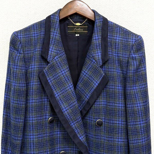 スカートスーツ