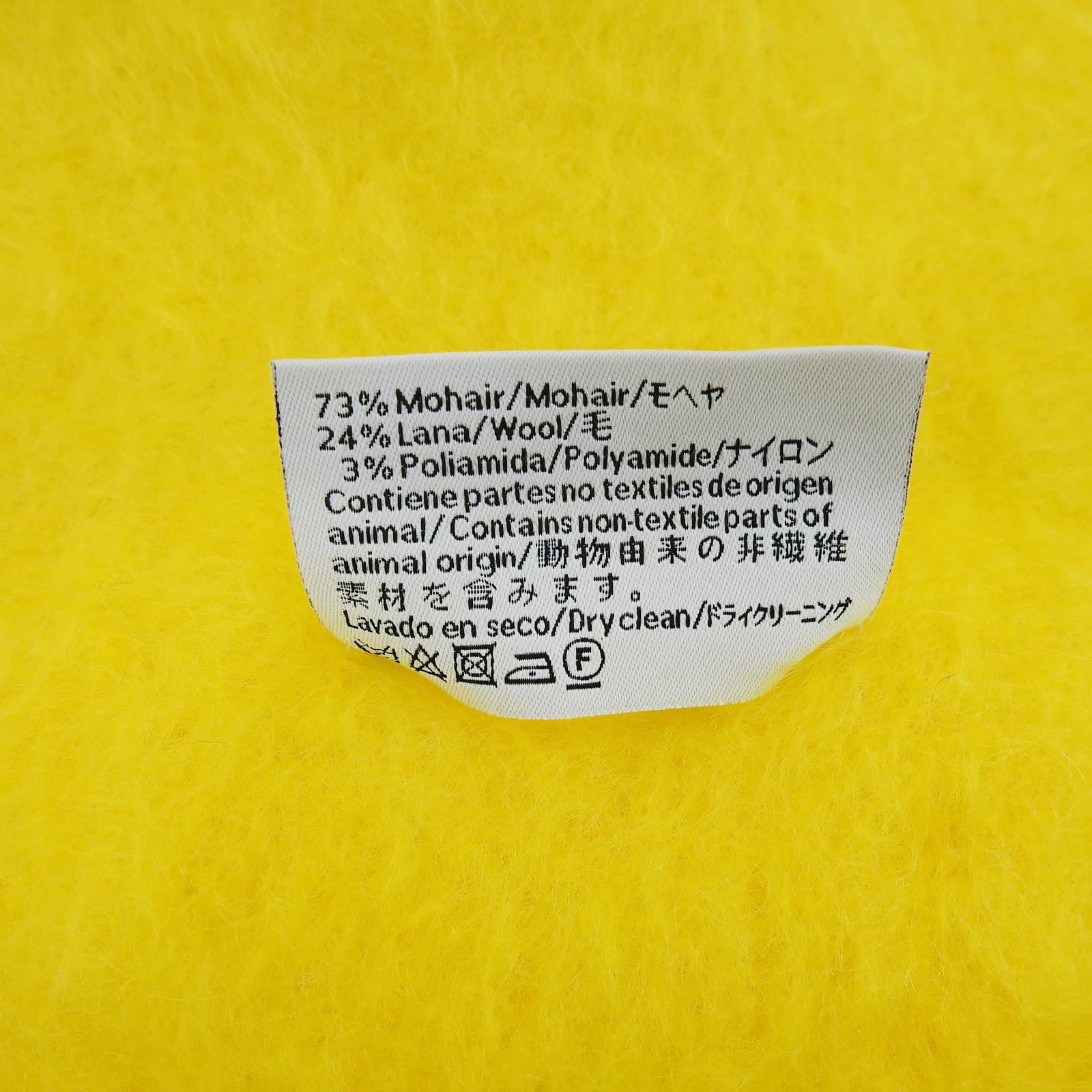 LOEWE イエローマフラー スペイン製　未使用 LOEWE イエローマフラー スペイン製 未使用 LOEWE イエロー