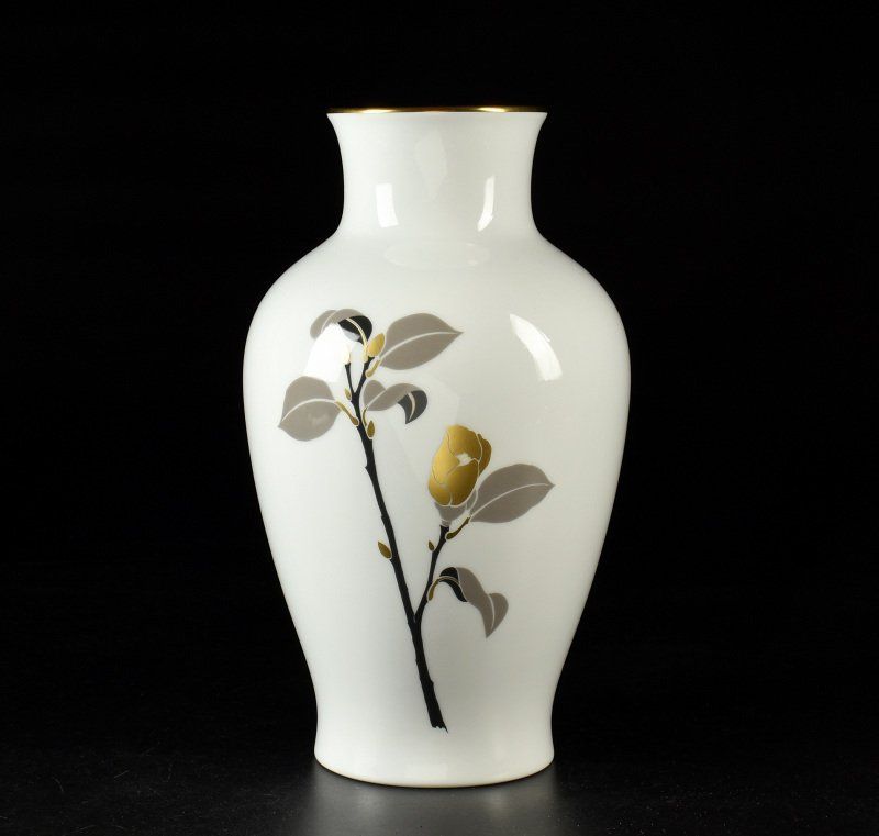 蔵A2073 大倉陶園 金彩椿文 花瓶