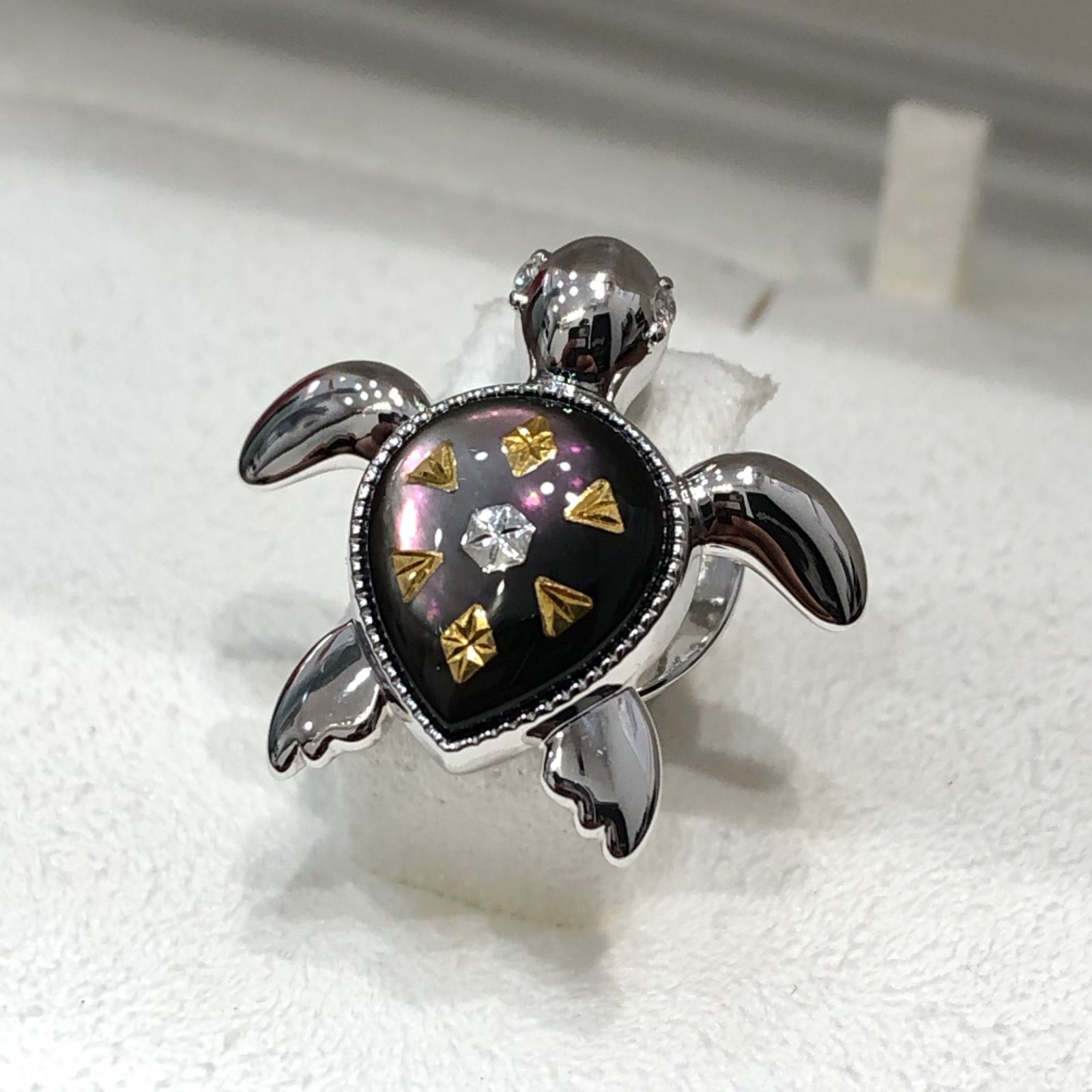 MIKIMOTO ピンブローチ WGK18製 .ダイアモンド.黒蝶貝ピクウェ