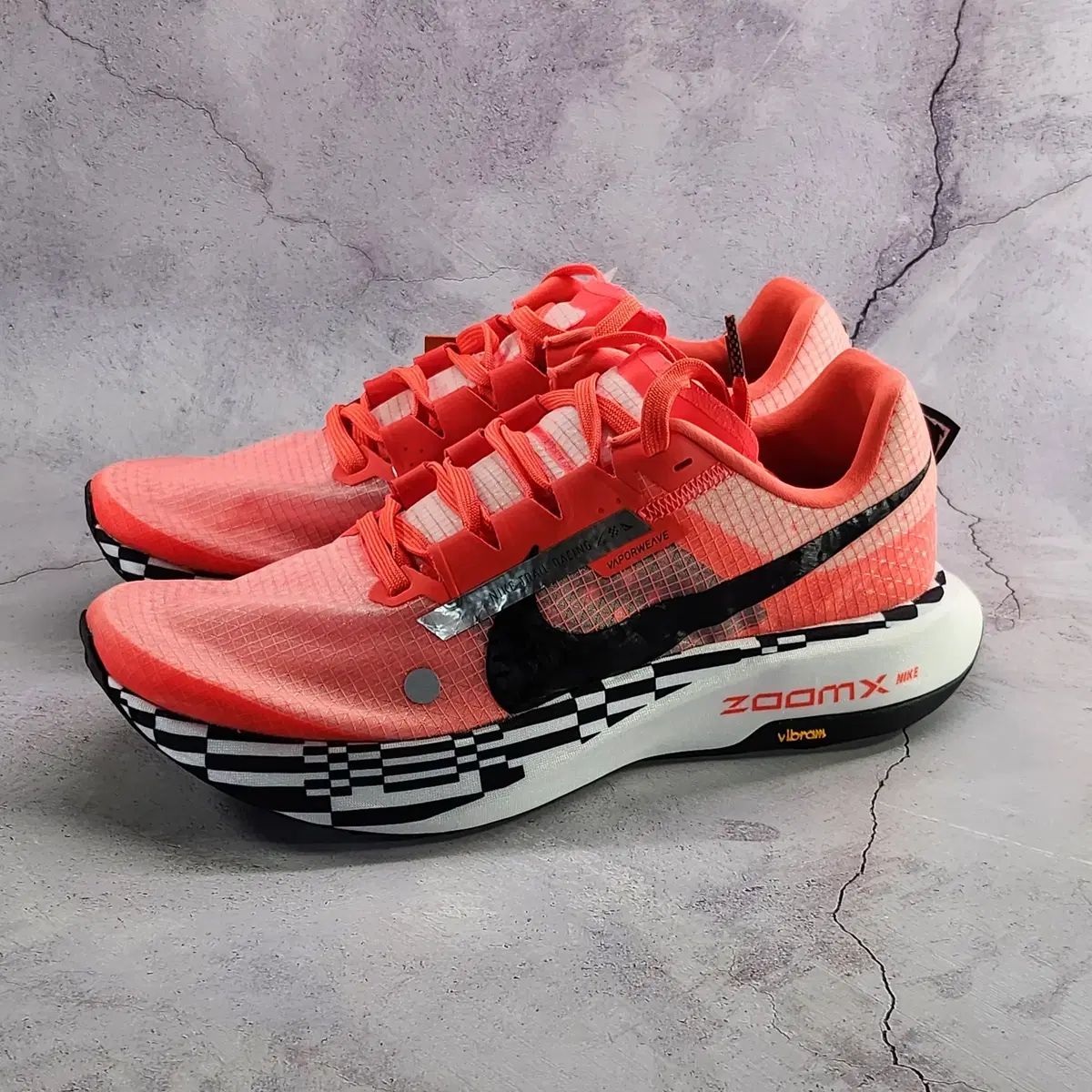 NIKE ナイキ 280 ウルトラフライ トレイル ブライト クリムゾン 白