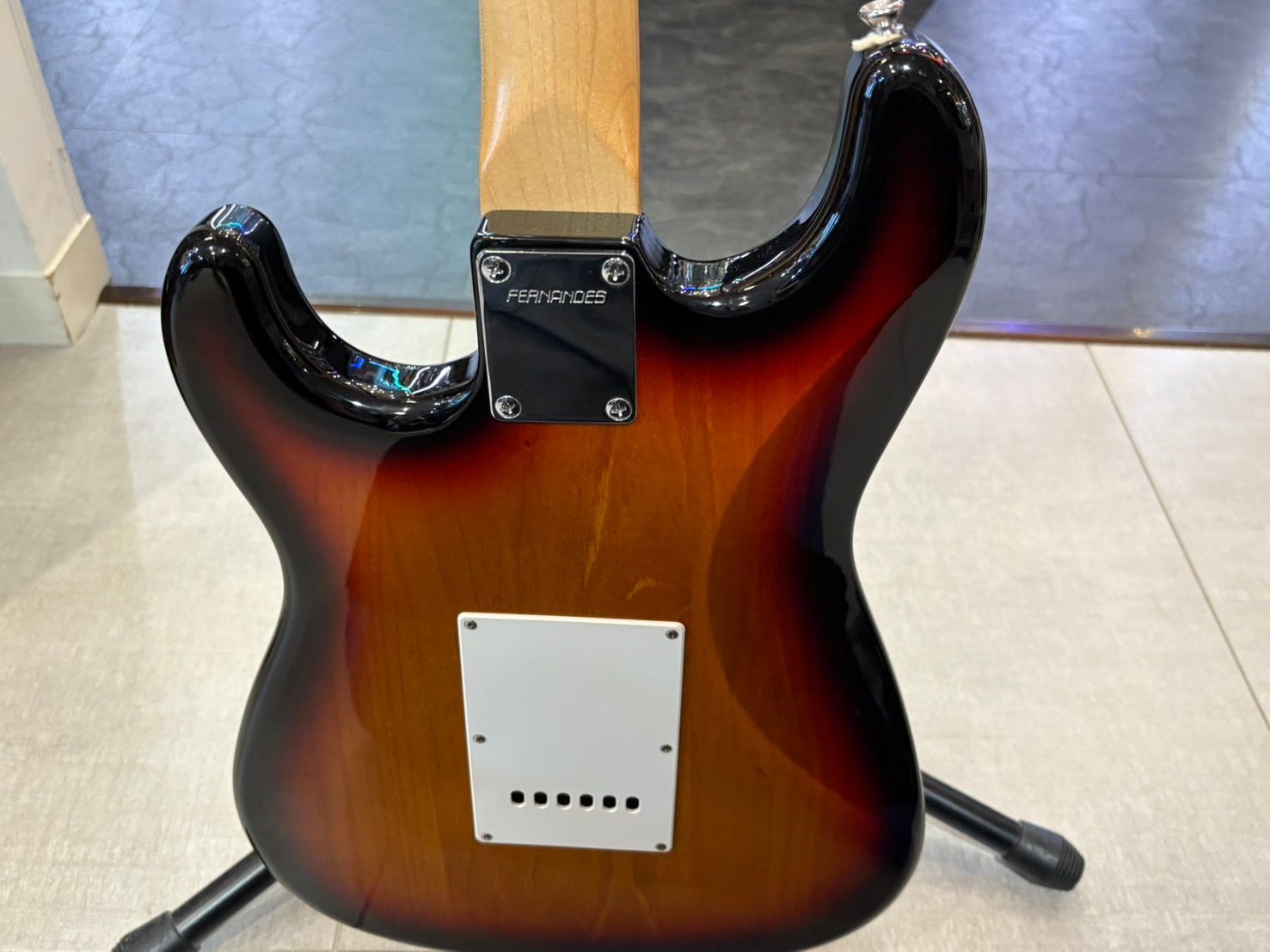 ◇FERNANDES フェルナンデス エレキギター サンバースト 最も安い