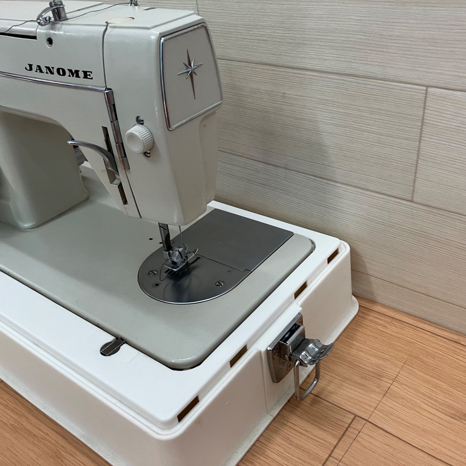 むちゃくちゃお買い得✨ジャノメミシン Amazon.co.jp: ジャノメ 初心者にピッタリのフットスイッチ付き