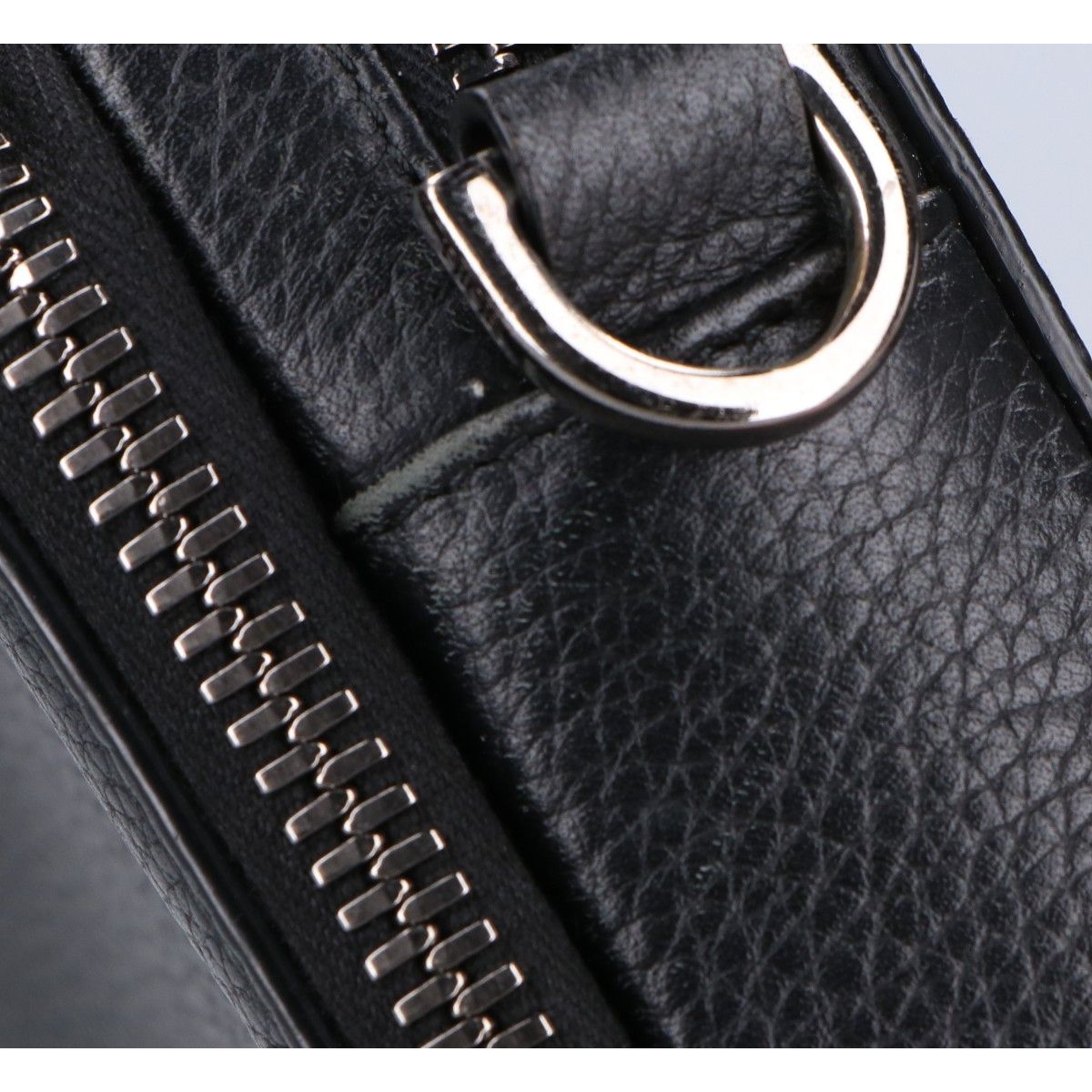 クロスボディバッグ