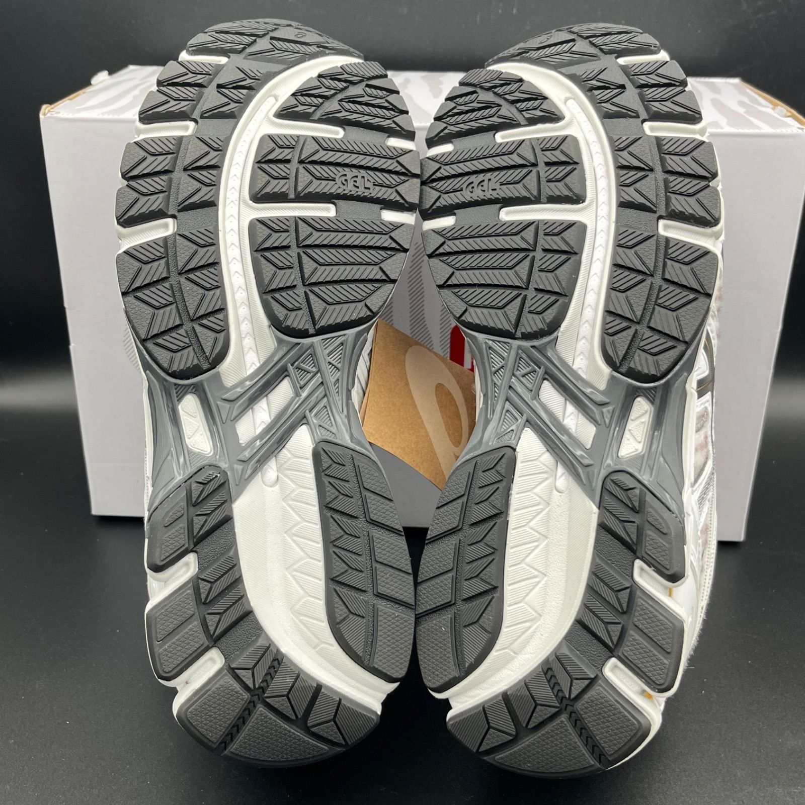 asics アシックス GELKAYANO 20 スニーカー　グレー　25cm asics GEL-KAYANO 20（アシックス ゲル-カヤノ 20-オフホワイト