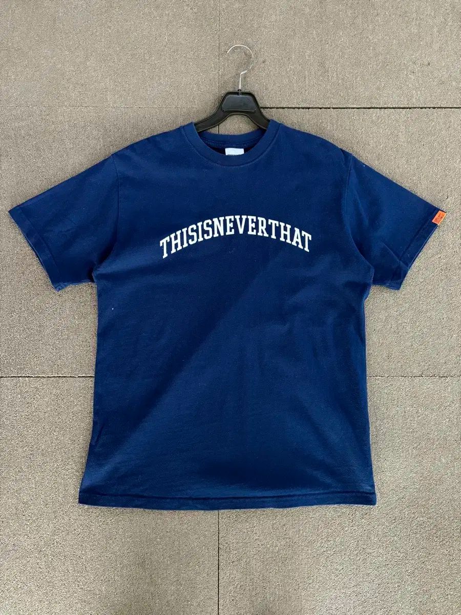 thisisneverthat(ディスイズネバーザット) ロゴ 半袖Tシャツ XS