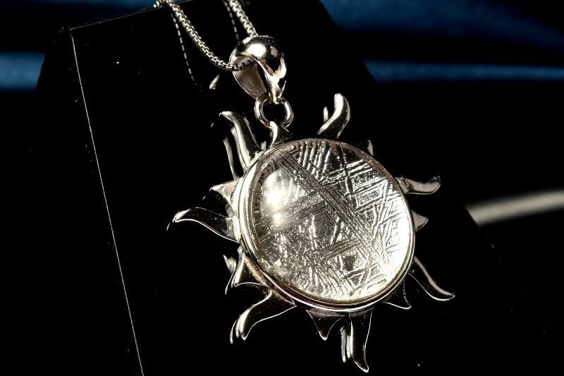 スウェーデン産シルバー925 ギベオン メテオライト隕石 15mm シルバーコーティング 太陽 ペンダントトップ 1個売り パワーストーン 天然石 _PRG2357-1