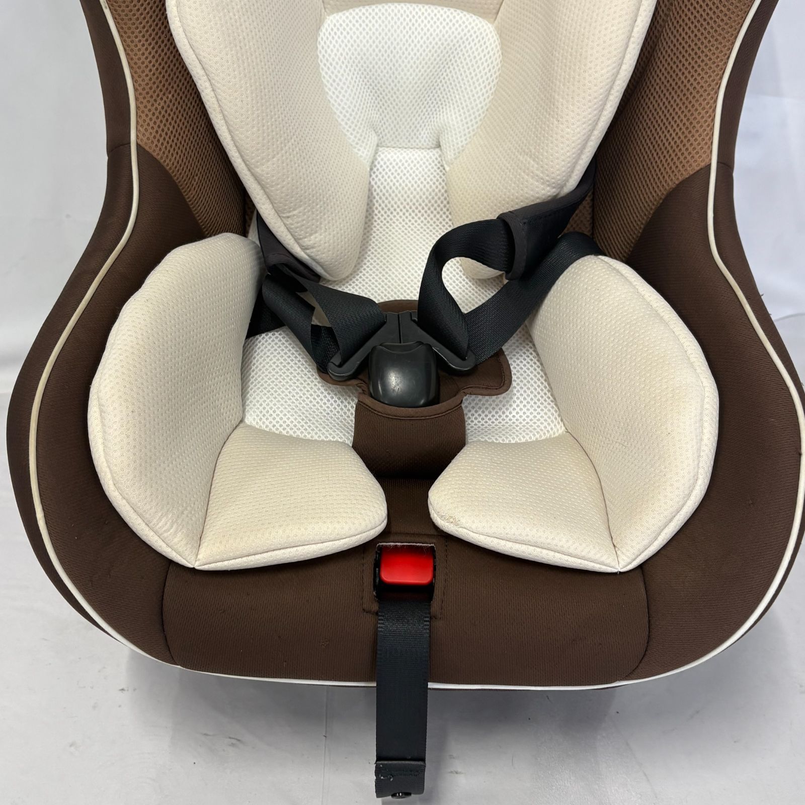【新品未使用】チャイルドシート TKSYM052 TAKATA ブラウン 新品未使用】チャイルドシート TKSYM052 TAKATA ブラウン