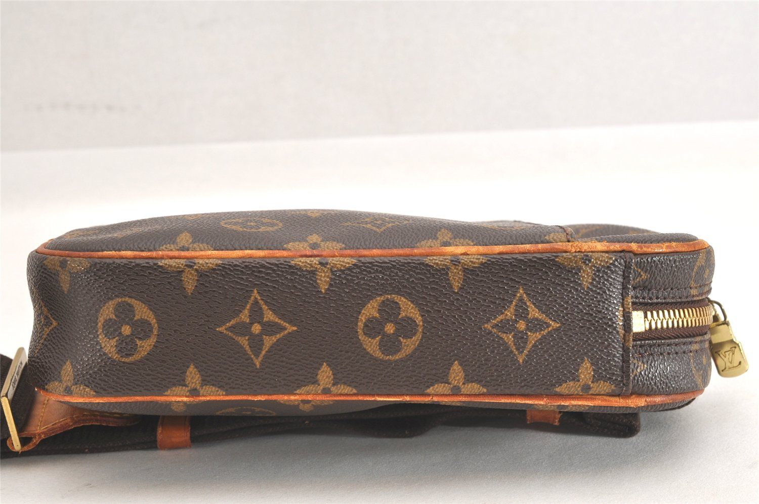 ポシェット ガンジュ