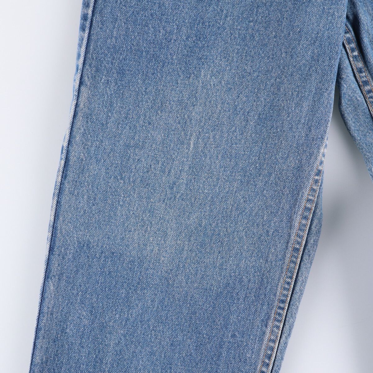 テーパードデニムパンツ