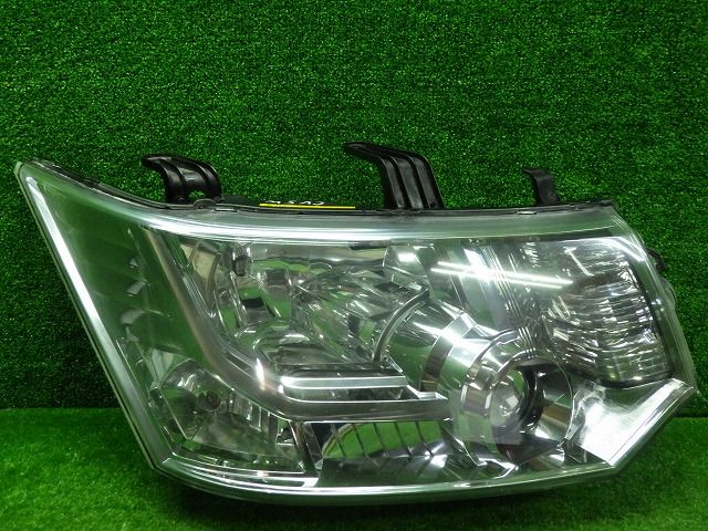 デリカD5 前期 右ヘッドライト CV系 CV5W HID 100-87918 バラスト付