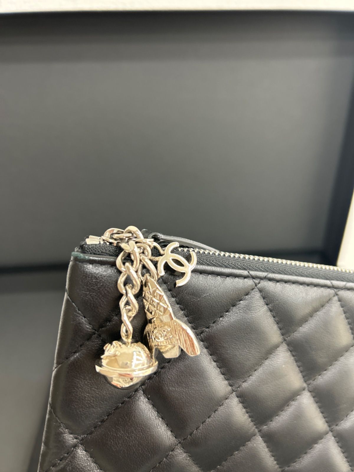 CHANEL シャネル マトラッセ クラッチバッグ ラムスキンチャーム付き